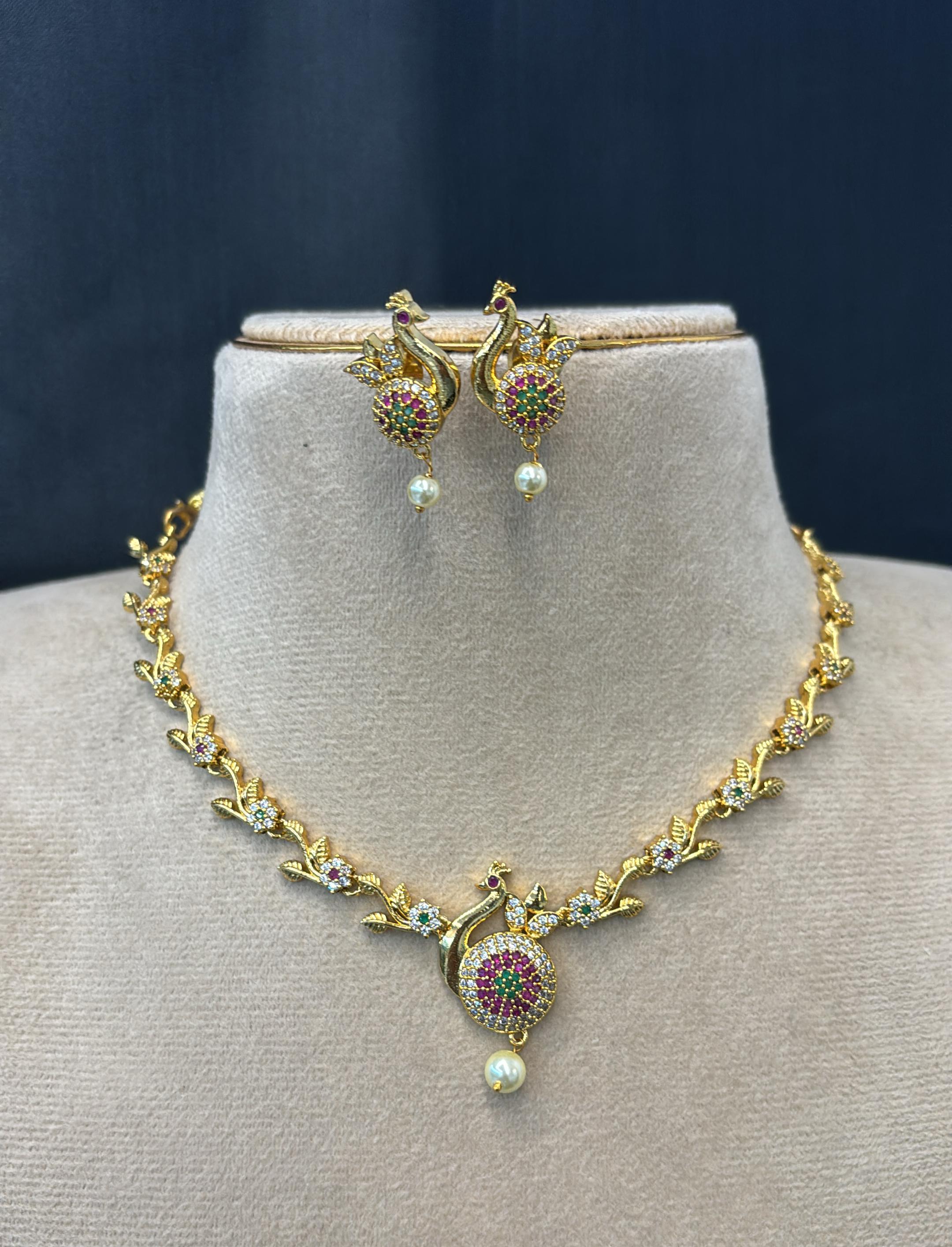 gold-finish-swan-design-necklace-set