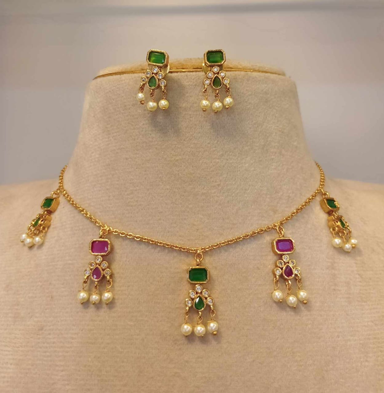 kemp-stone-invisible-necklace-set