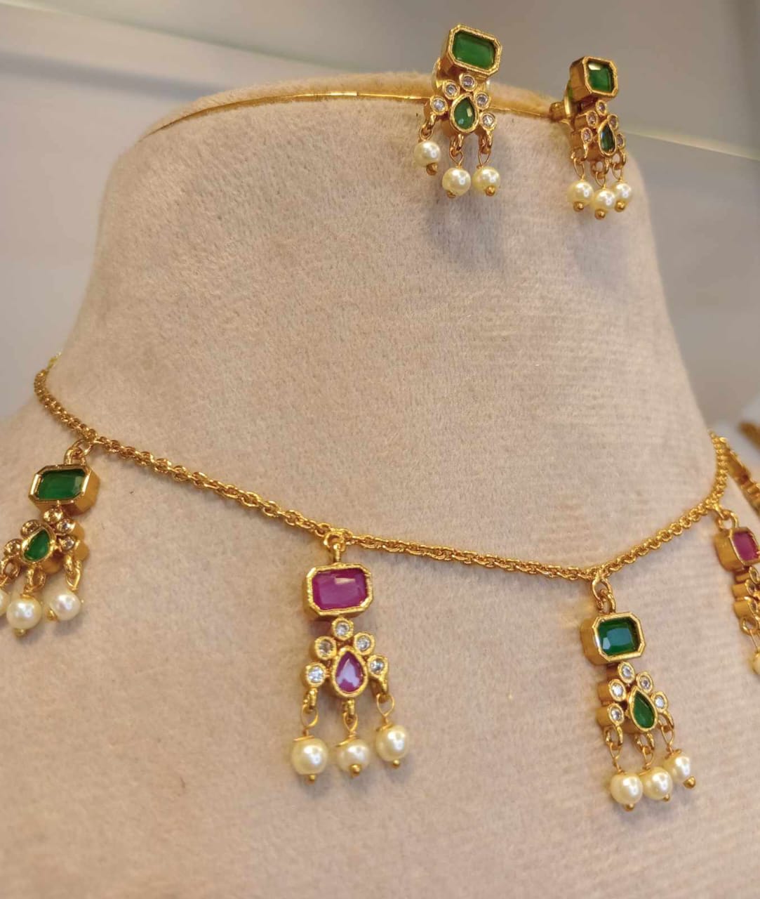 kemp-stone-invisible-necklace-set