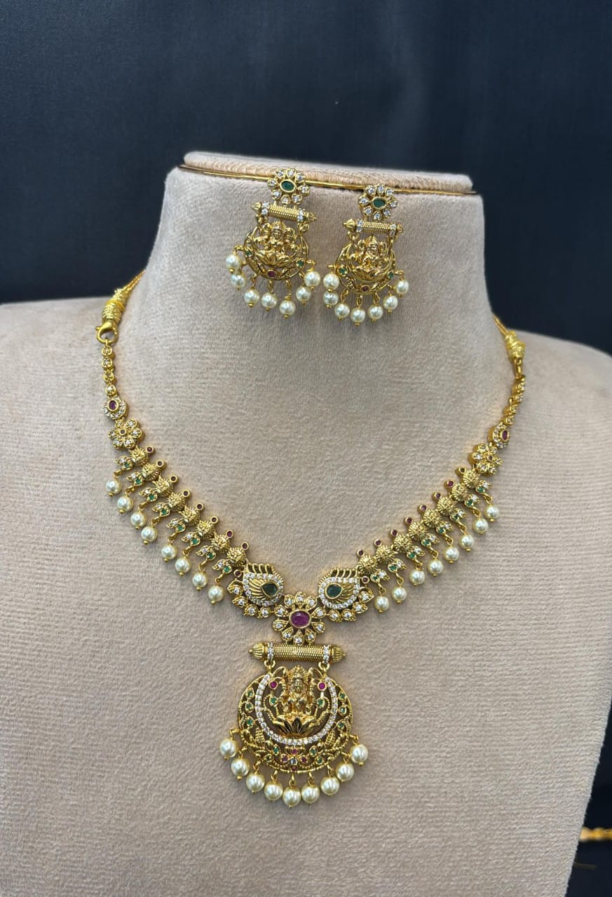 matt-finish-lakshmi-dollar-necklace-set