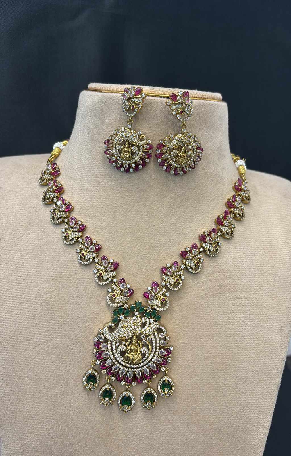 ad-stone-mehndi-polish-lakshmi-necklace