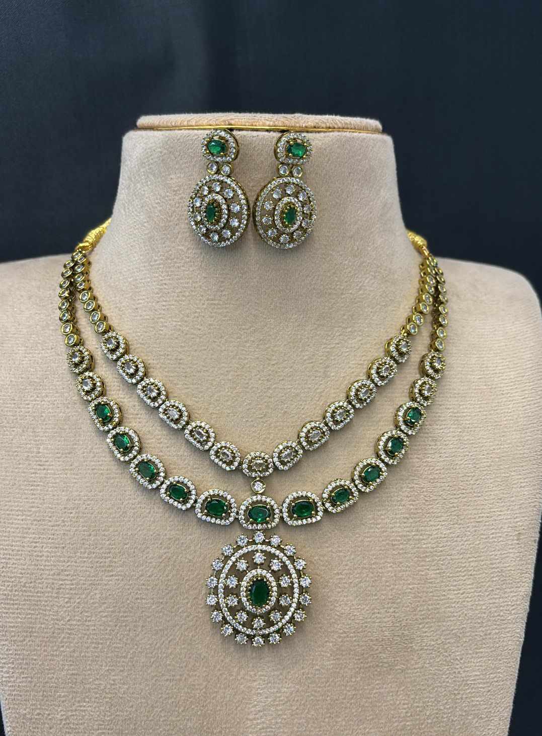 mehndi-polish-ad-stone-necklace-set