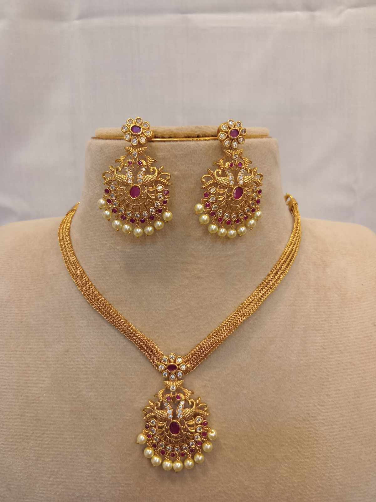 matt-finish-ad-stone-necklace-set