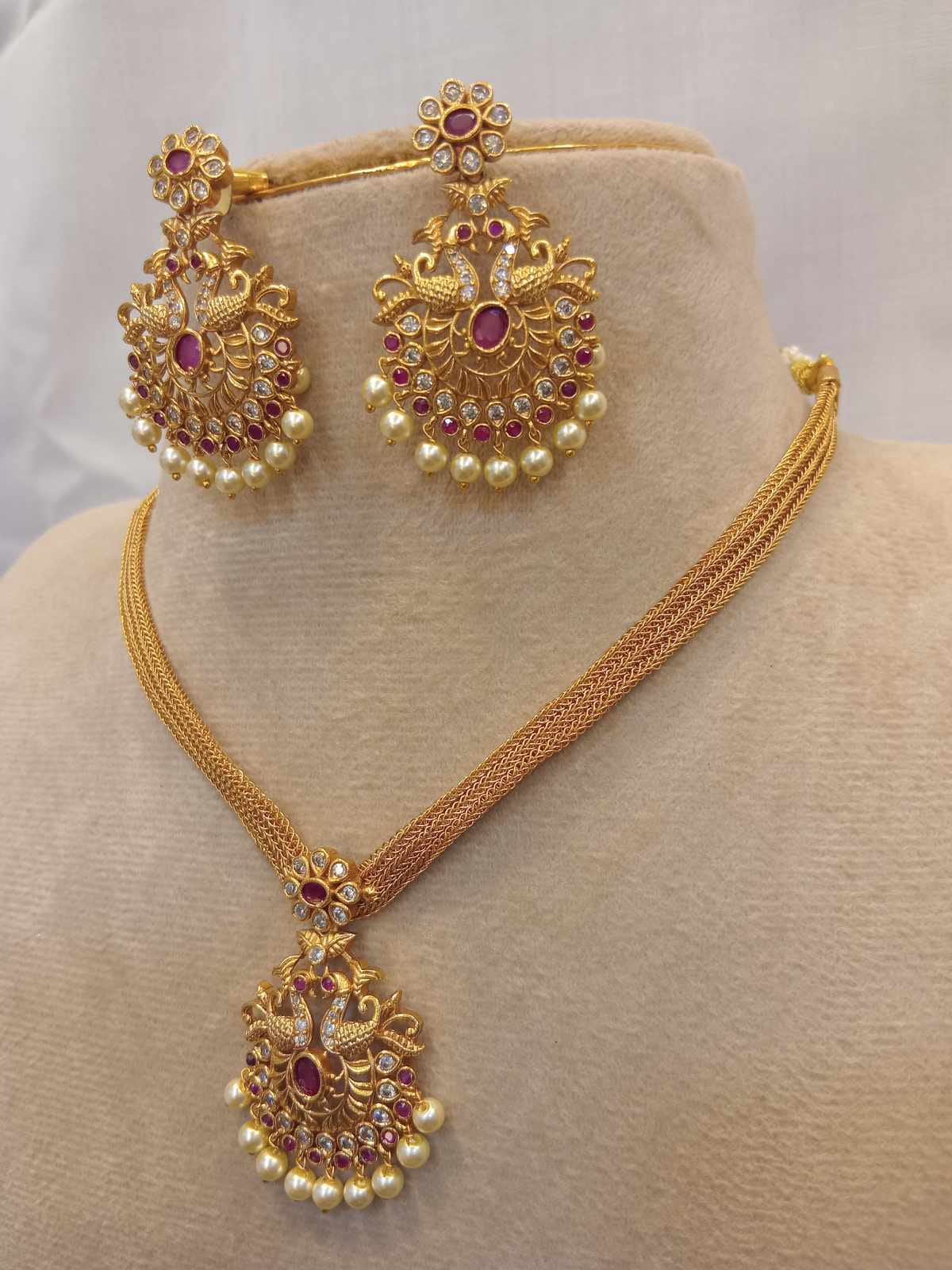 matt-finish-ad-stone-necklace-set