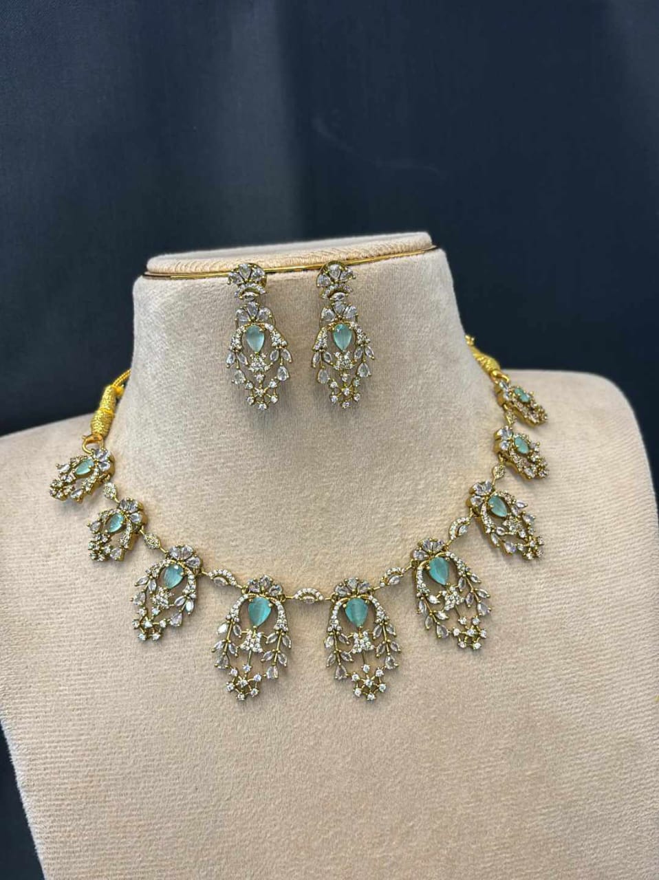 mehndi-polish-ad-stone-necklace-set