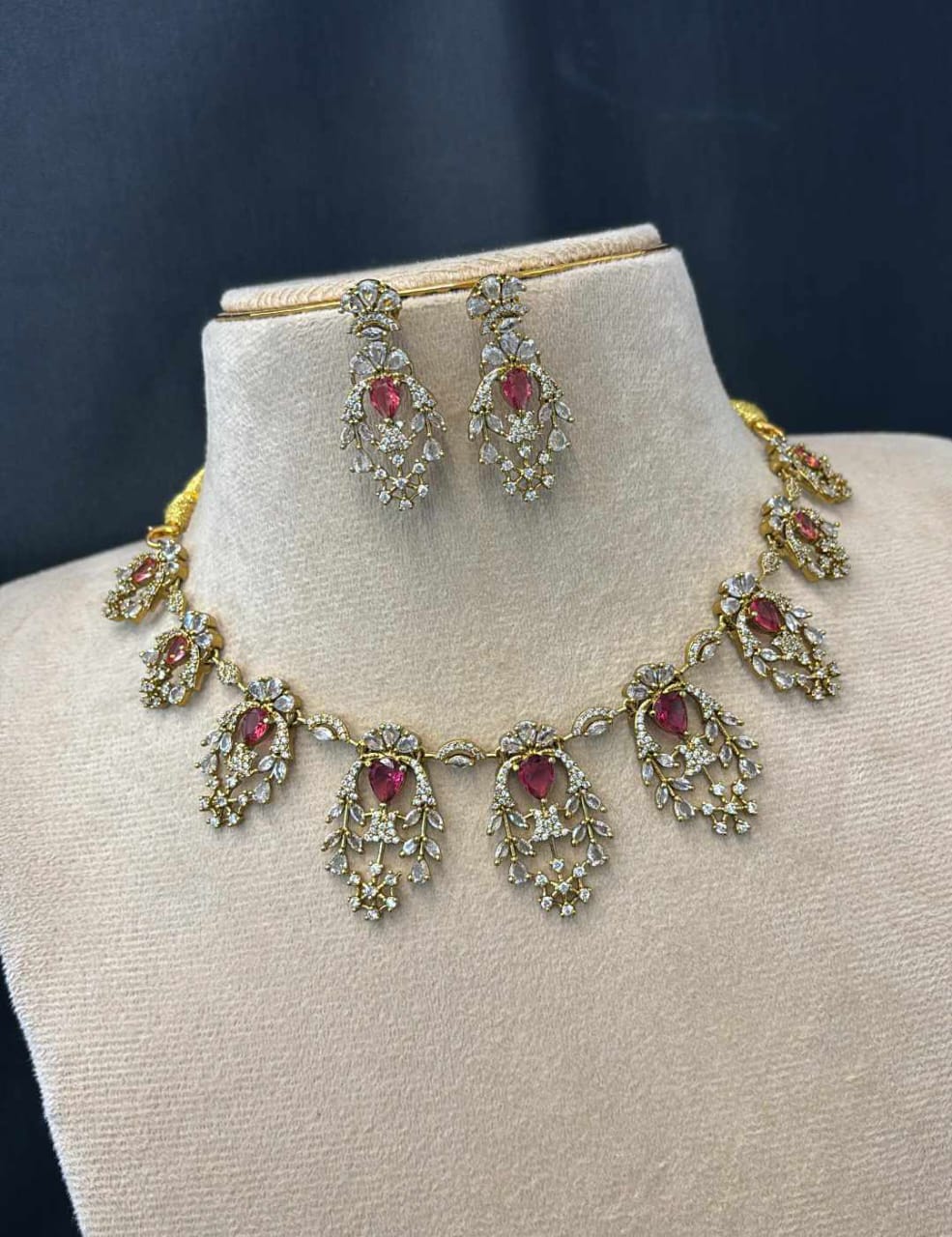 mehndi-polish-ad-stone-necklace-set