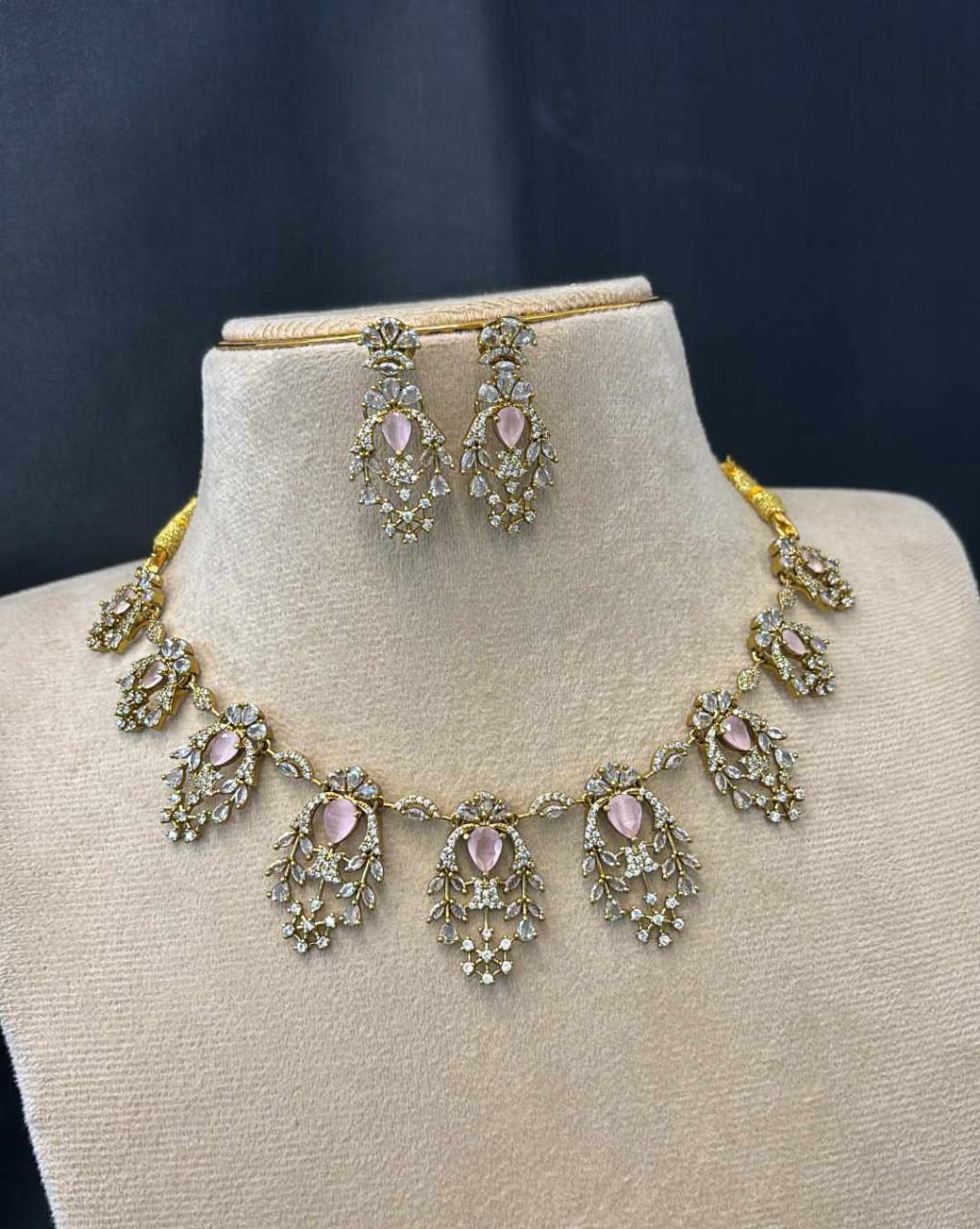 mehndi-polish-ad-stone-necklace-set
