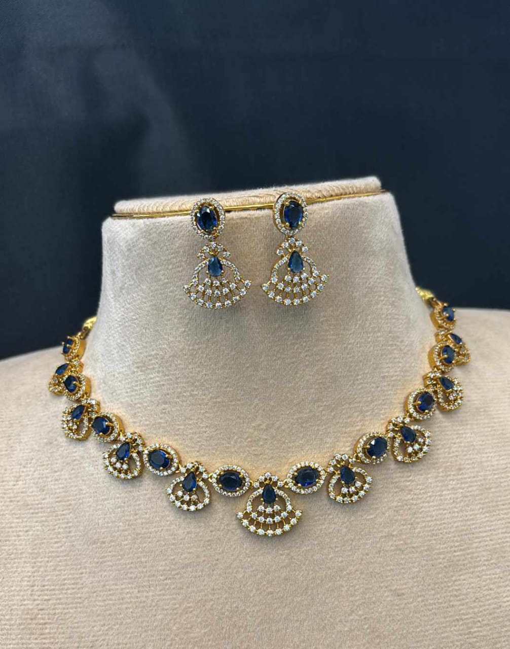 mehndi-polish-ad-stone-necklace-set