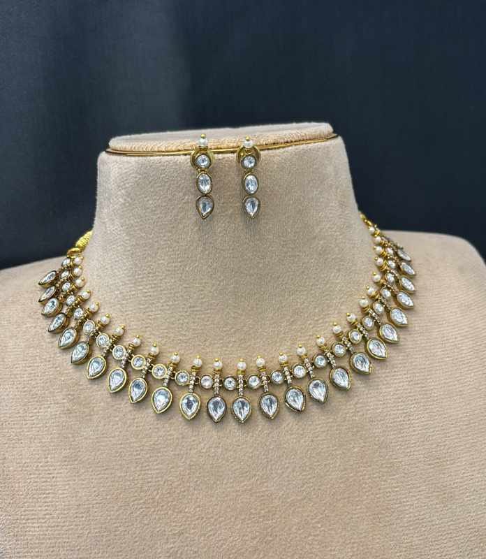 kundan-kemp-stone-necklace-set
