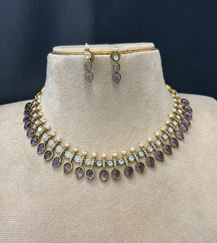 kundan-kemp-stone-necklace-set