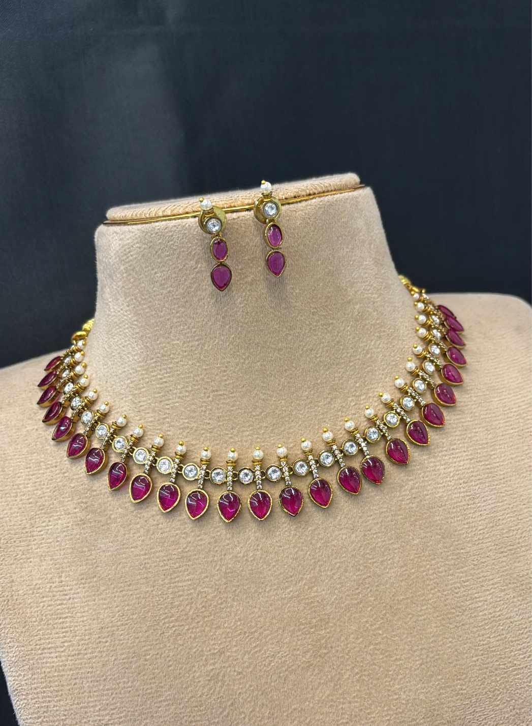 kundan-kemp-stone-necklace-set