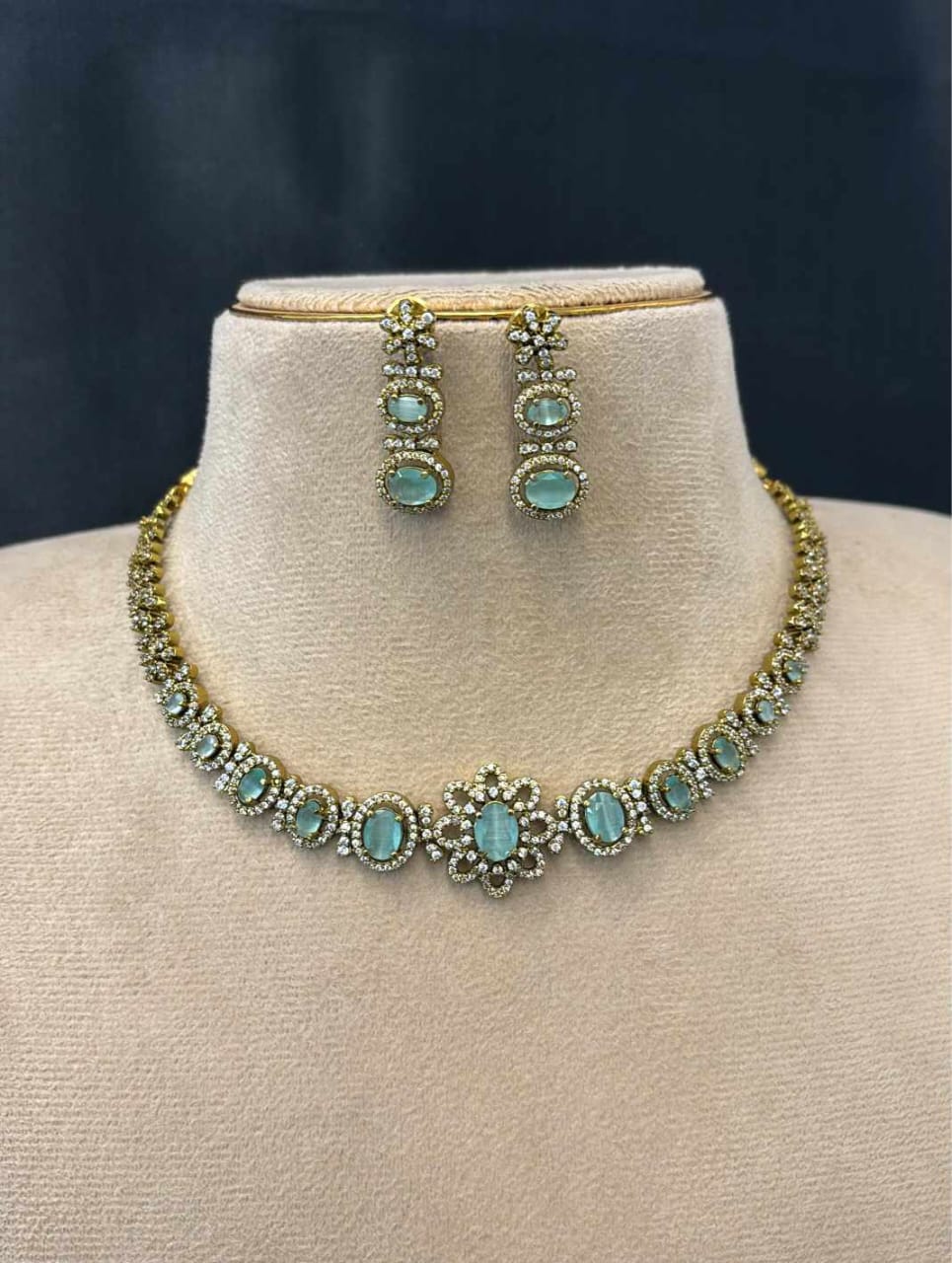 mehndi-polish-ad-stone-necklace-set