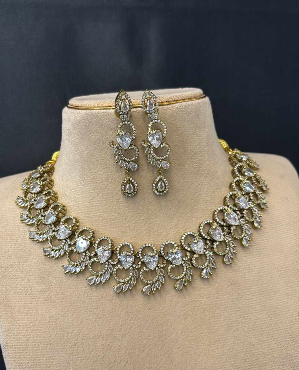 mehndi-polish-ad-stone-necklace-set