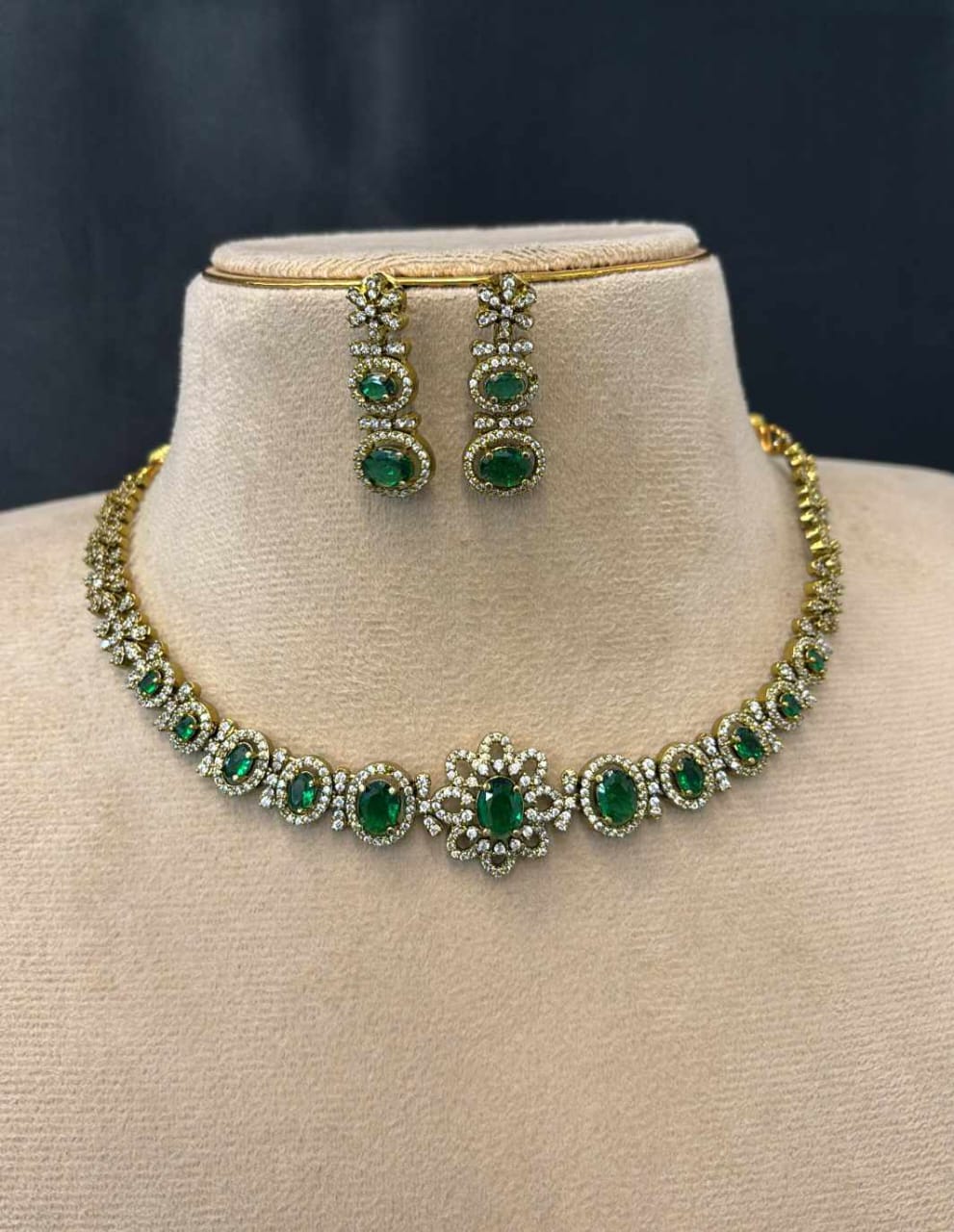 mehndi-polish-ad-stone-necklace-set