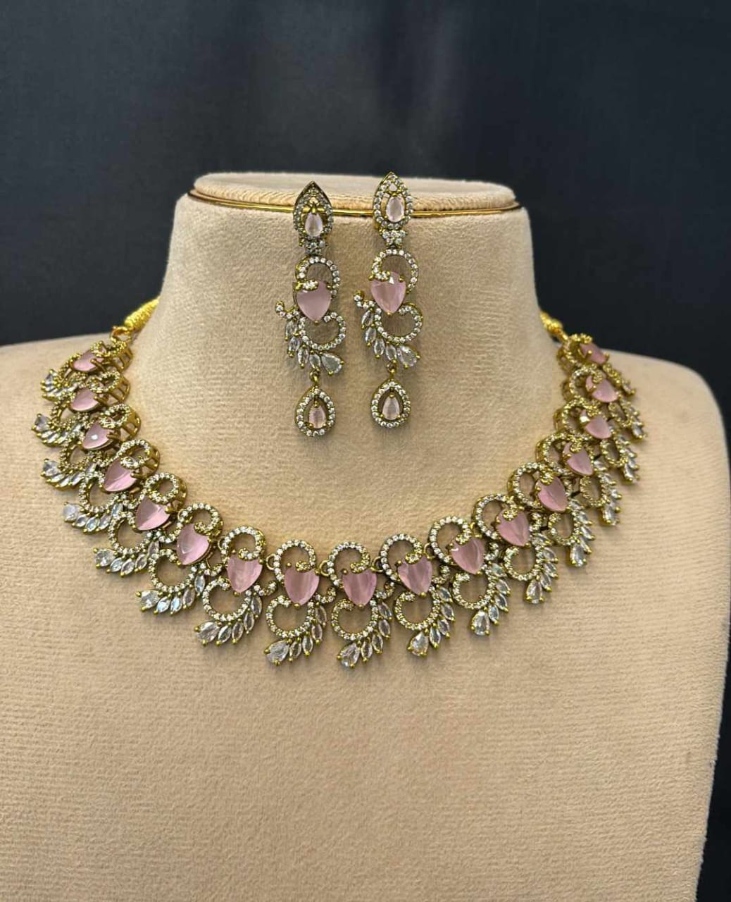 mehndi-polish-ad-stone-necklace-set
