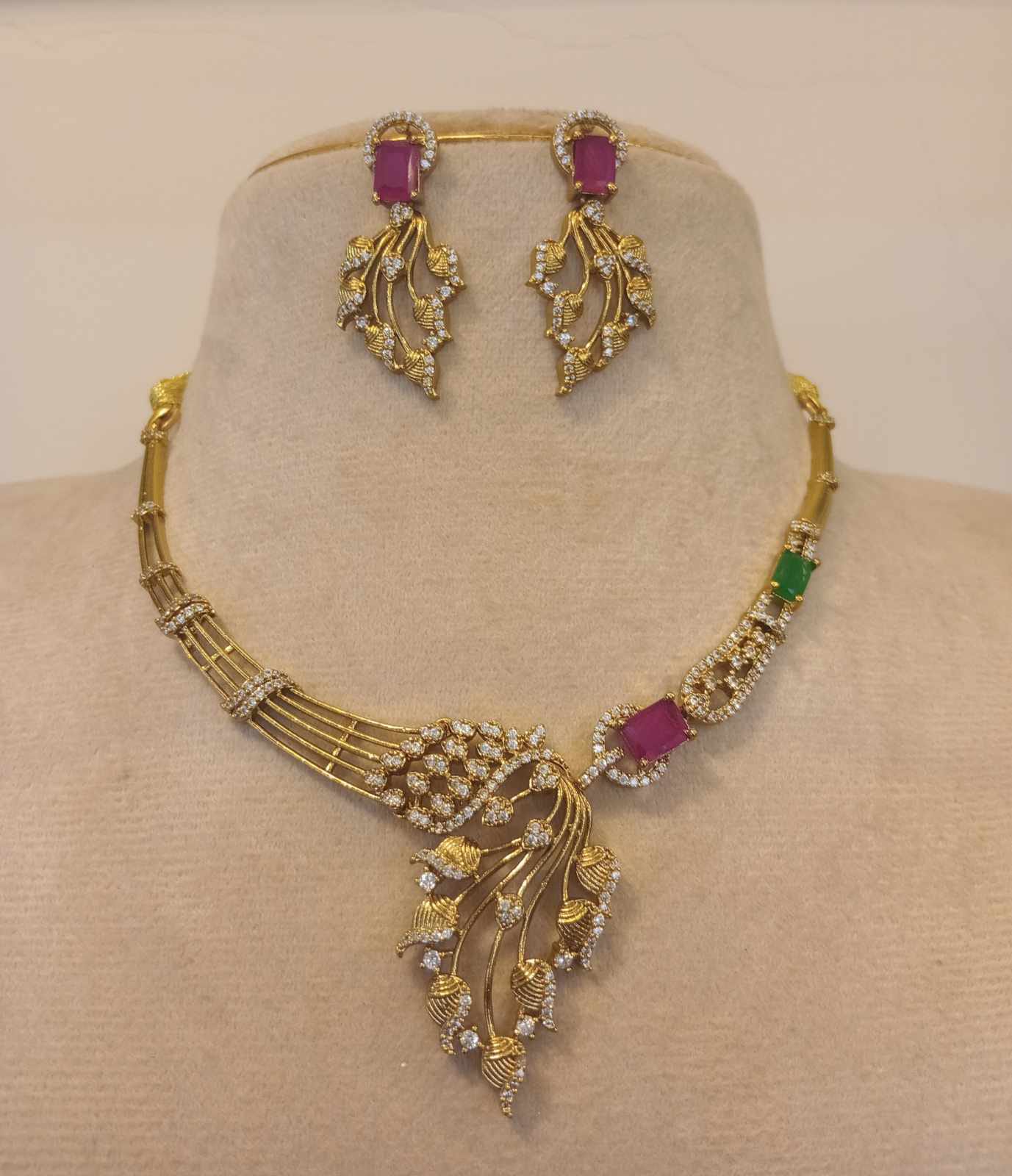 matt-finish-ad-stone-necklace-set