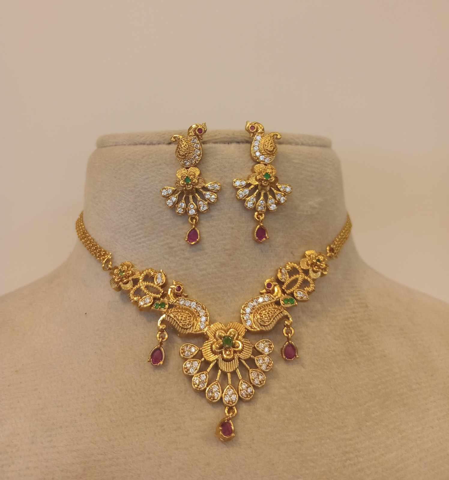 gold-finish-ad-stone-choker-set