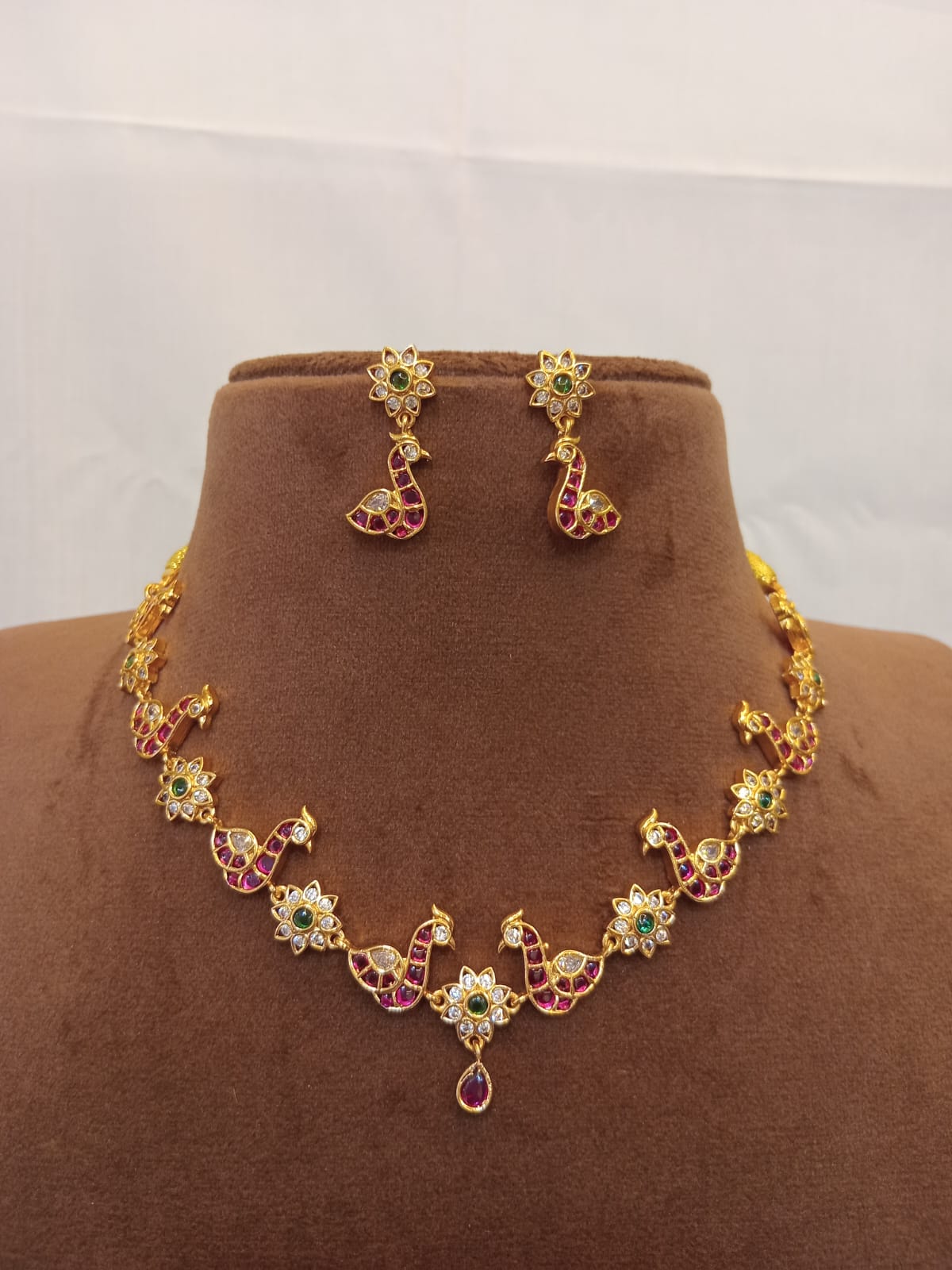 kemp-stone-swan-design-necklace-set