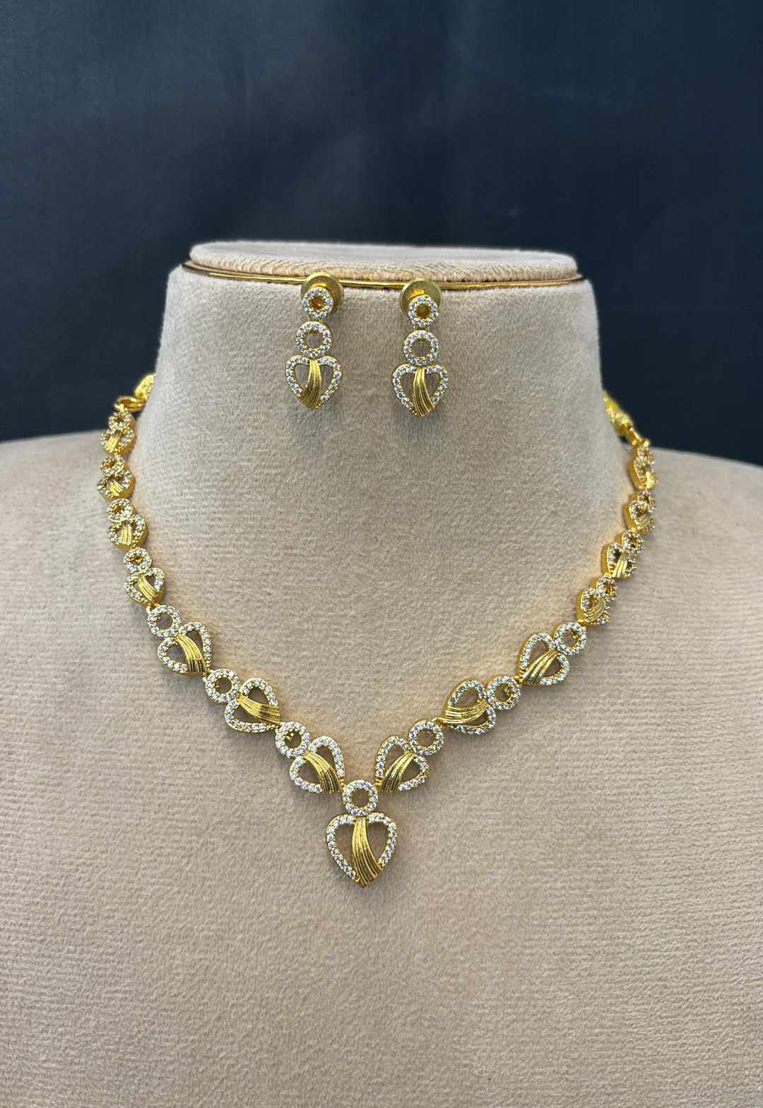 matt-finish-ad-stone-necklace-set