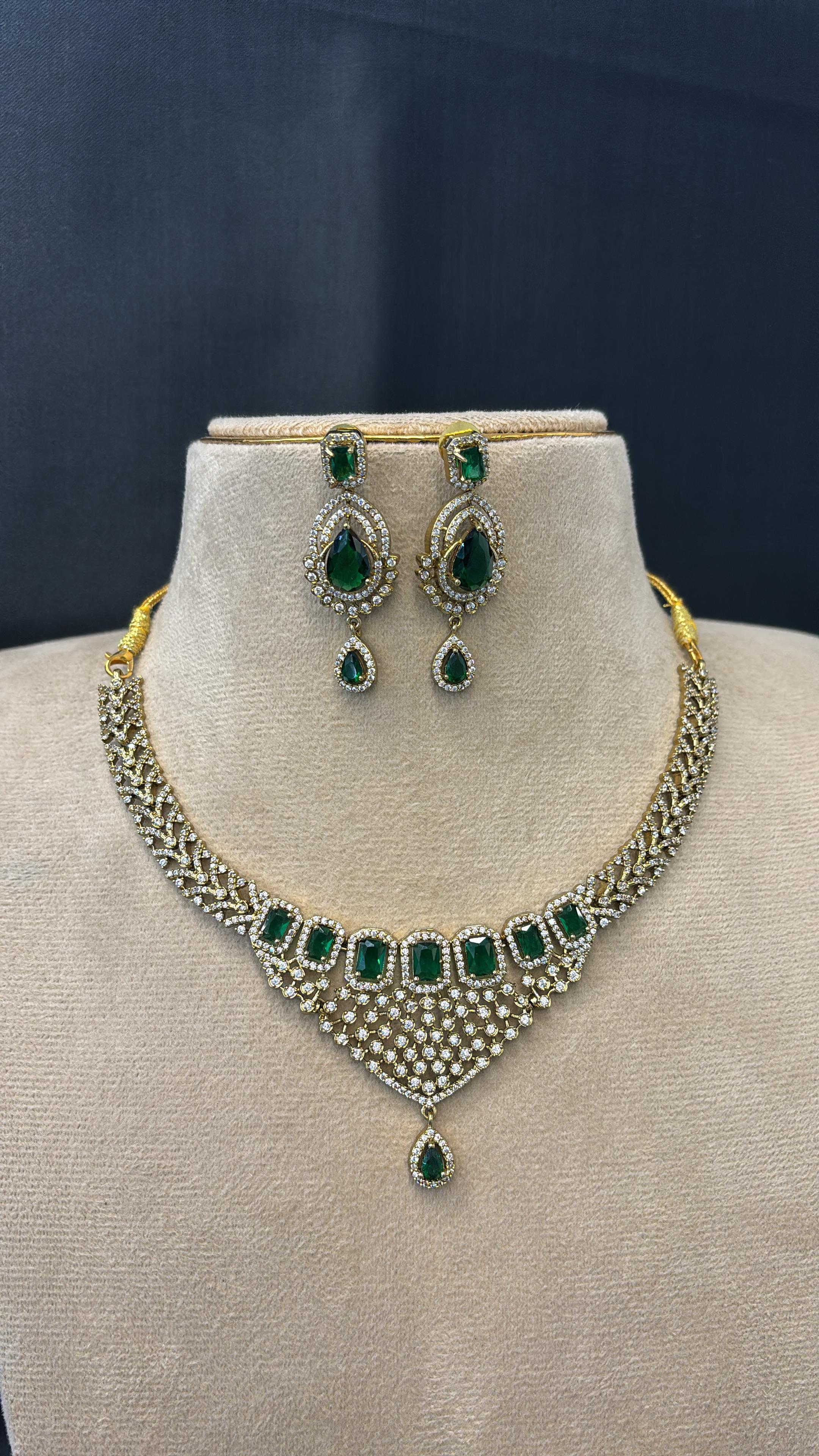 mehndi-polish-ad-stone-necklace-set