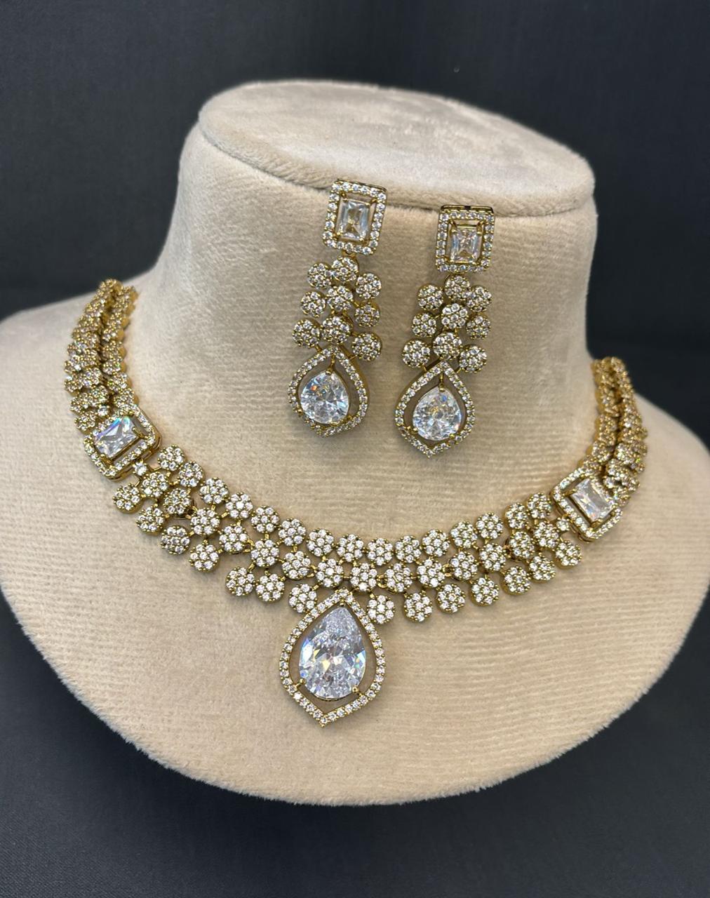 mehndi-polish-ad-stone-necklace-set