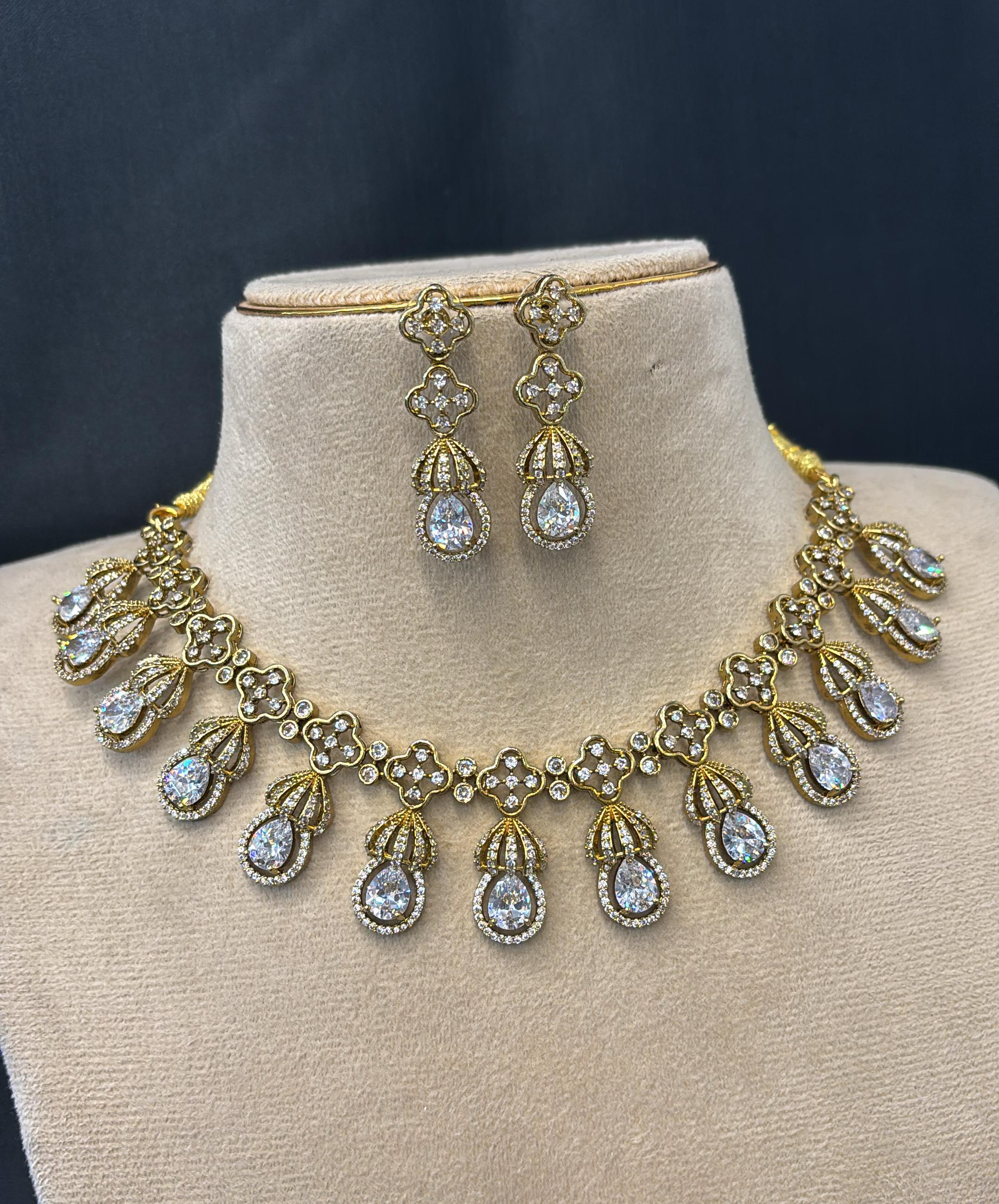 mehndi-polish-ad-stone-necklace-set