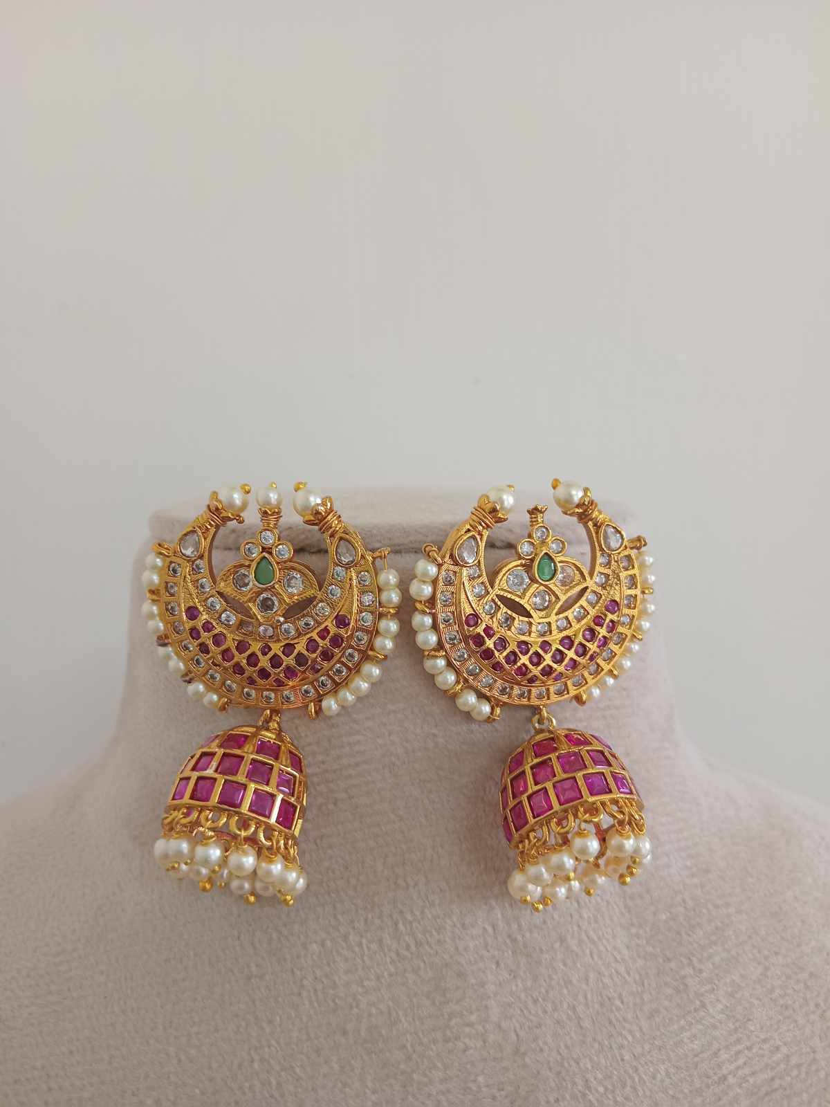 chandbali-kemp-stone-jhumka-earrings