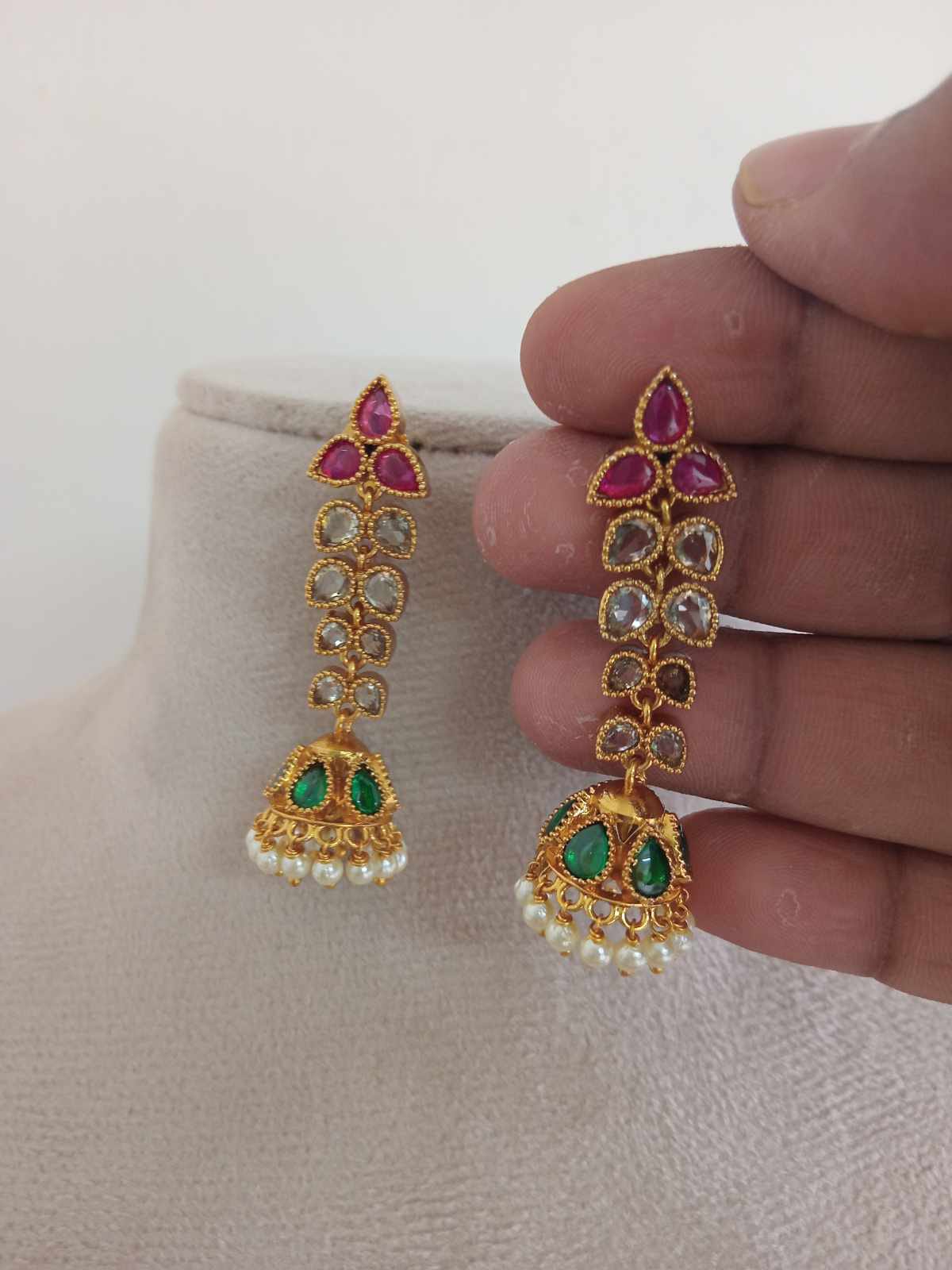 kemp-stone-long-jhumka-earrings