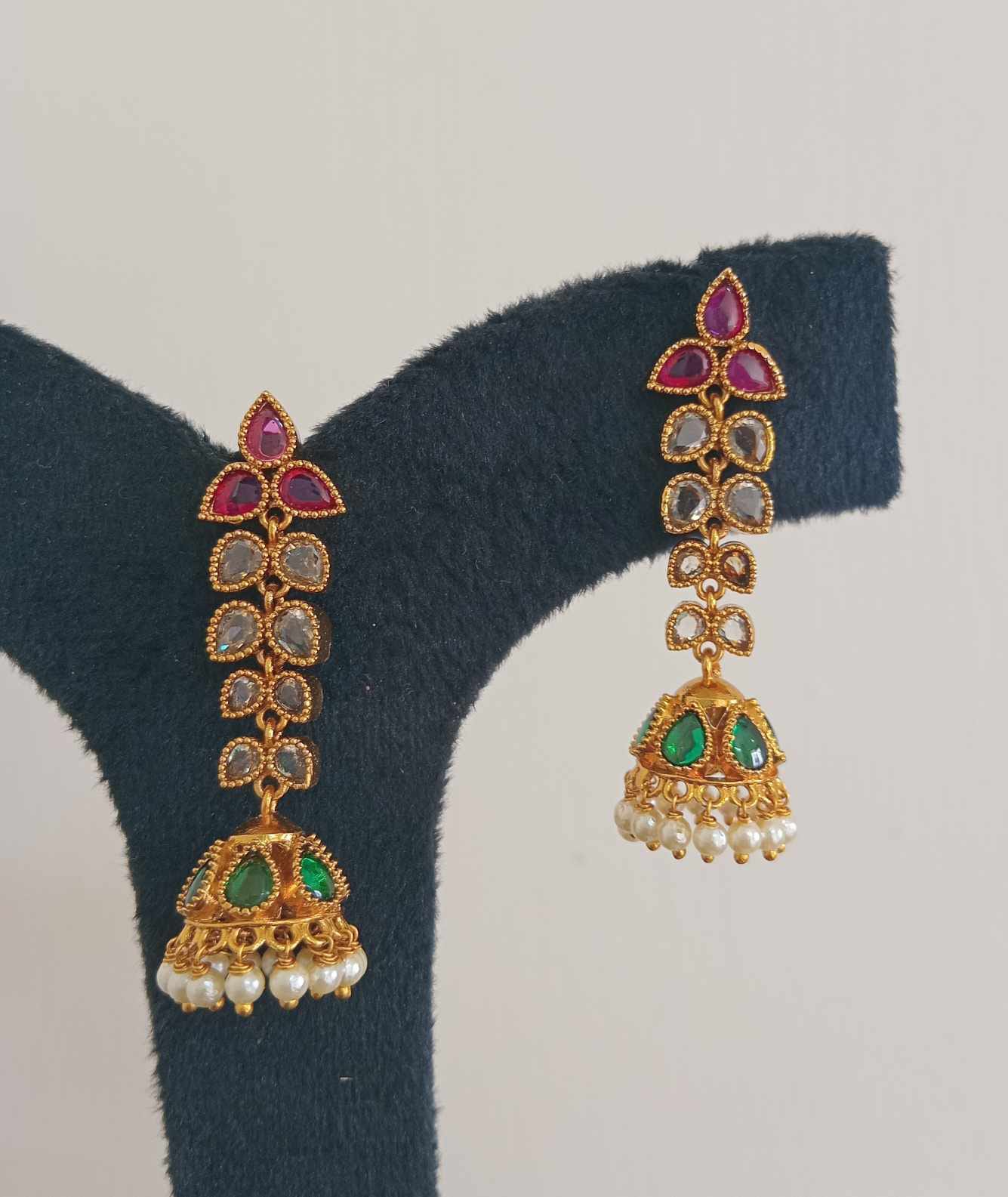 kemp-stone-long-jhumka-earrings