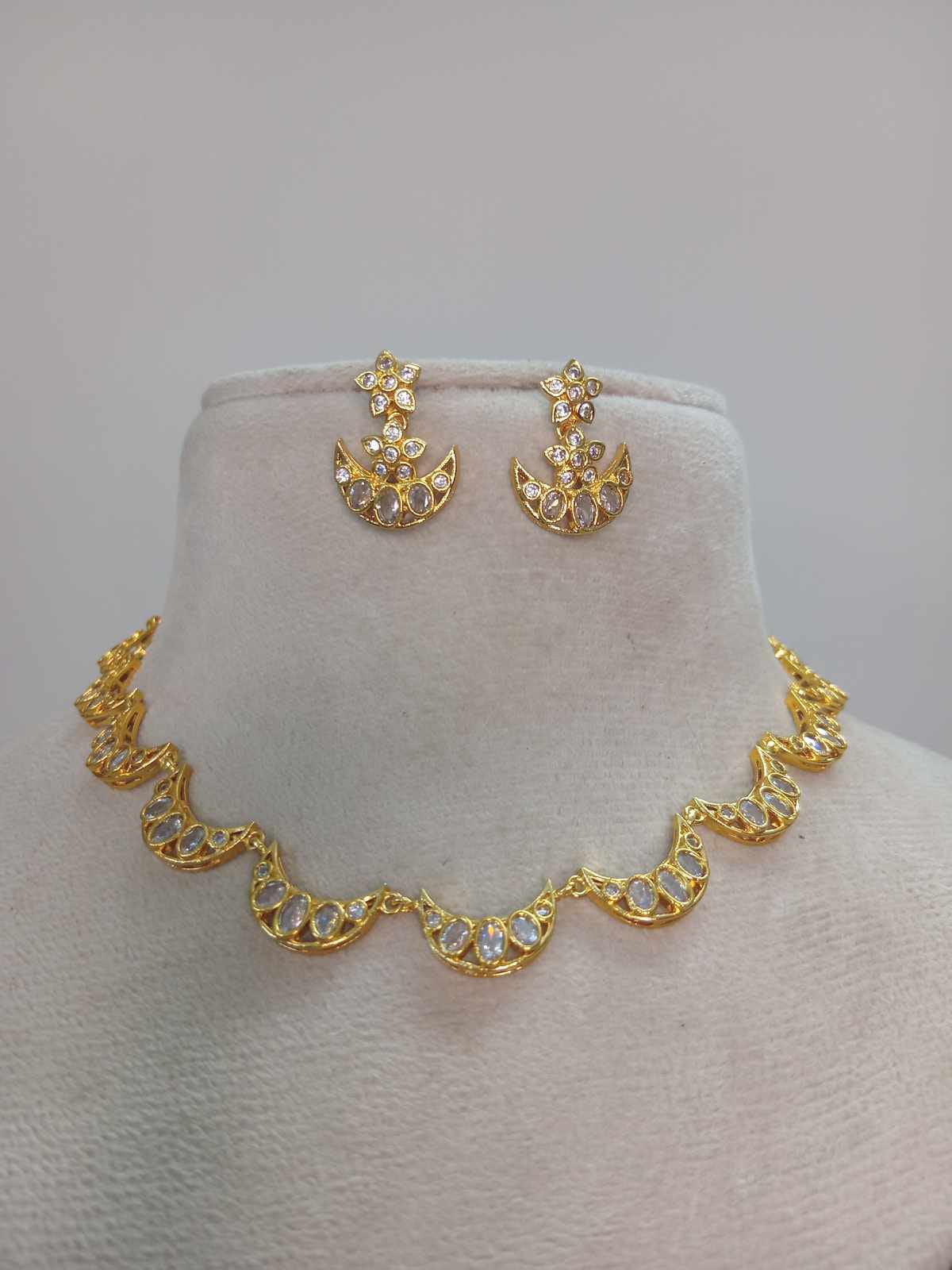 matt-finish-ad-stone-moon-design-necklace-set