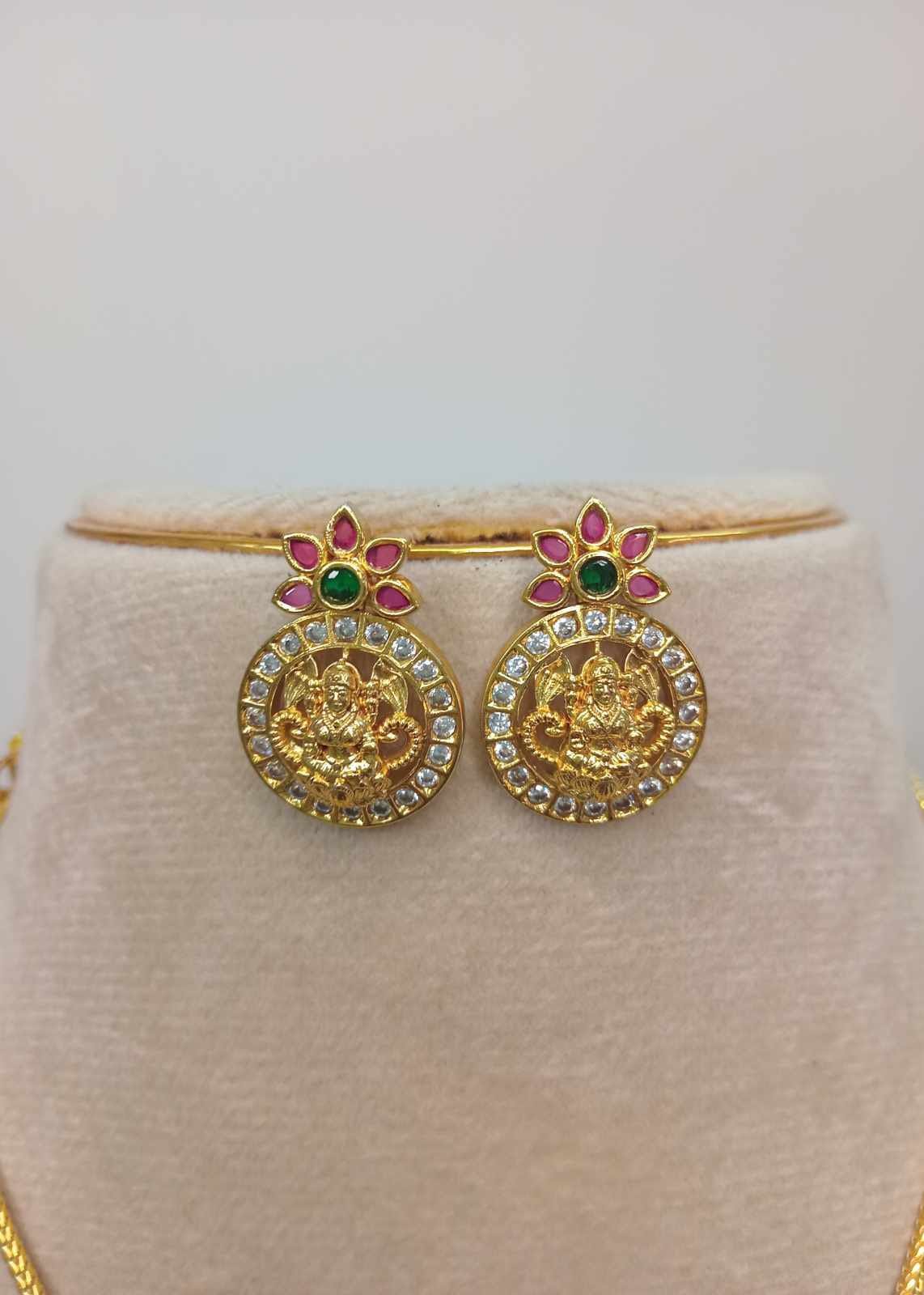 kemp-stone-lakshmi-dollar-necklace-set