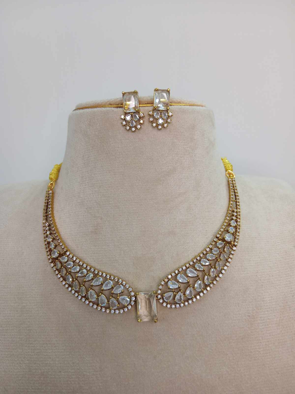 mehndi-polish-ad-stone-necklace-set