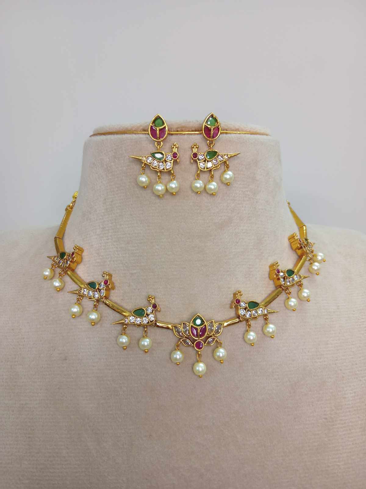 matt-finish-kemp-stone-parrot-necklace-set