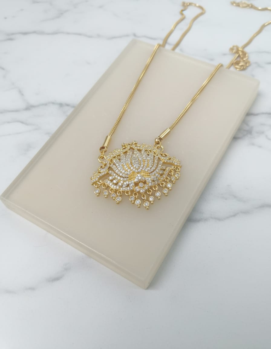 ad-stone-gold-finish-dollar-chain