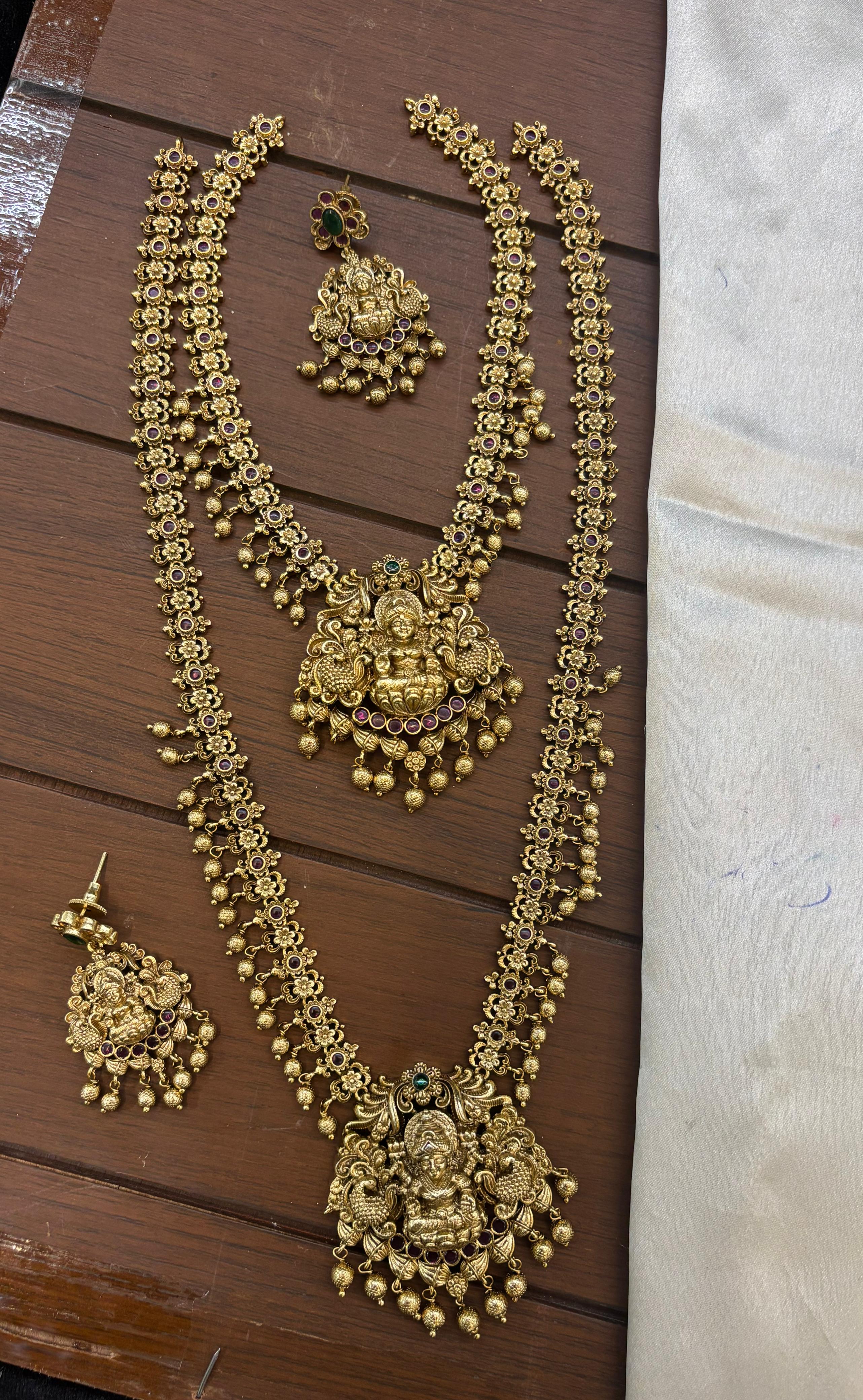 antique-finish-lakshmi-3d-bridal-set