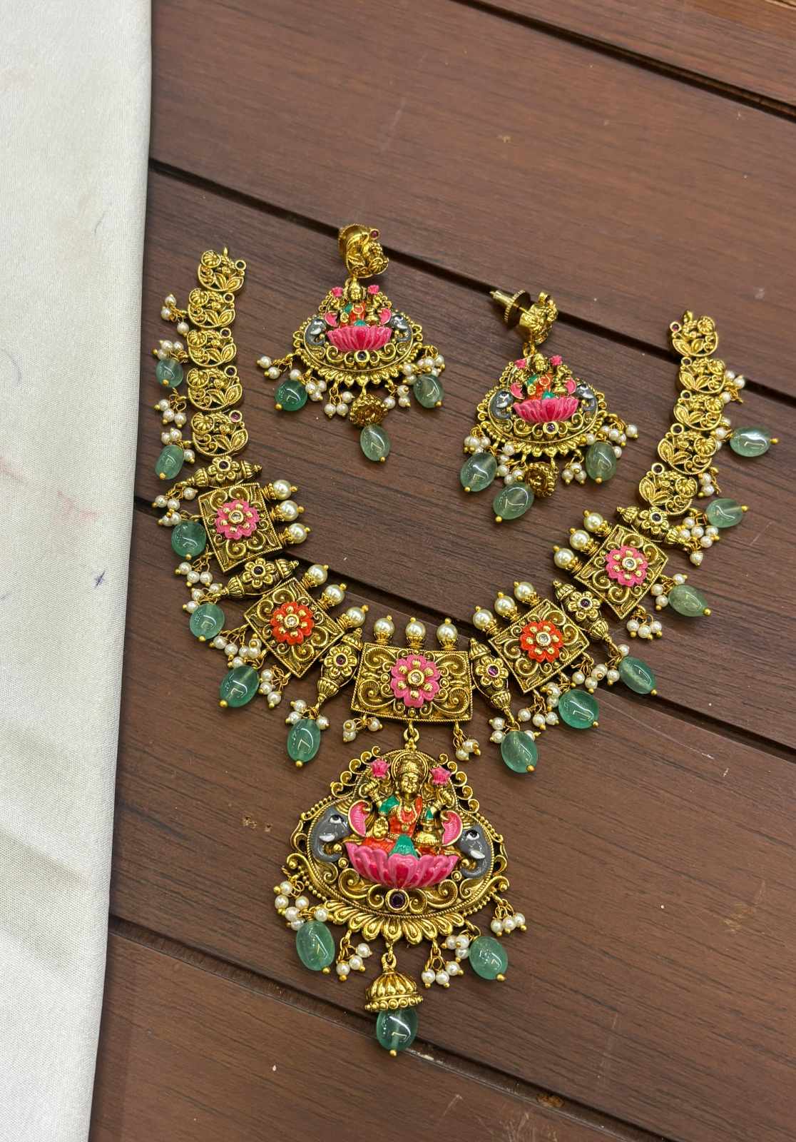antique-finish-mahalaxmi-3d-kalamkari-necklace-set