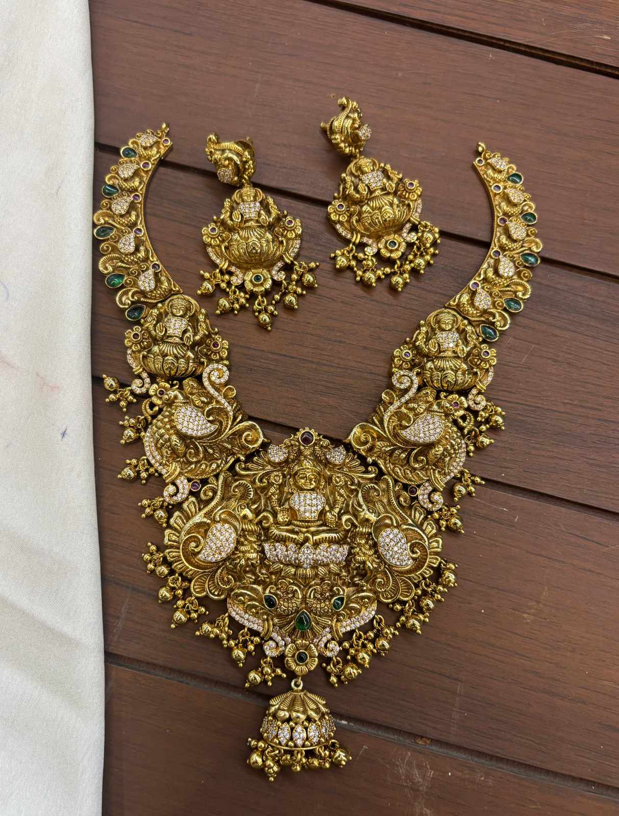 antique-finish-ad-stone-lakshmi-3d-necklace-set