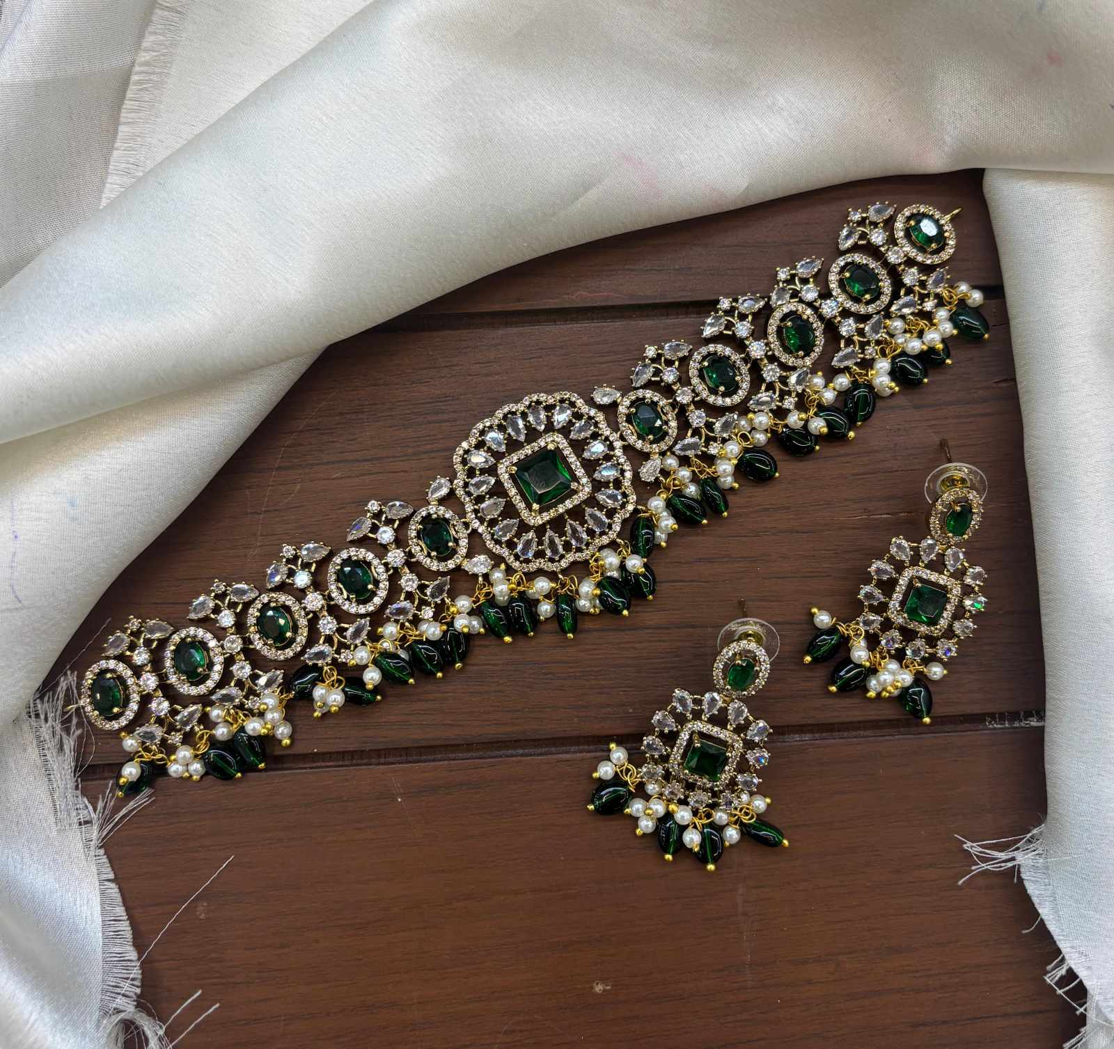 victoria-polish-ad-stone-choker-set