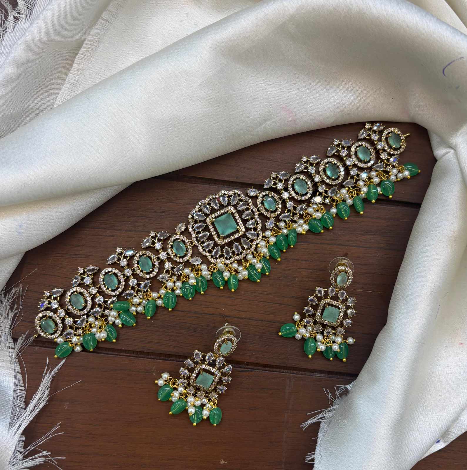 victoria-polish-ad-stone-choker-set