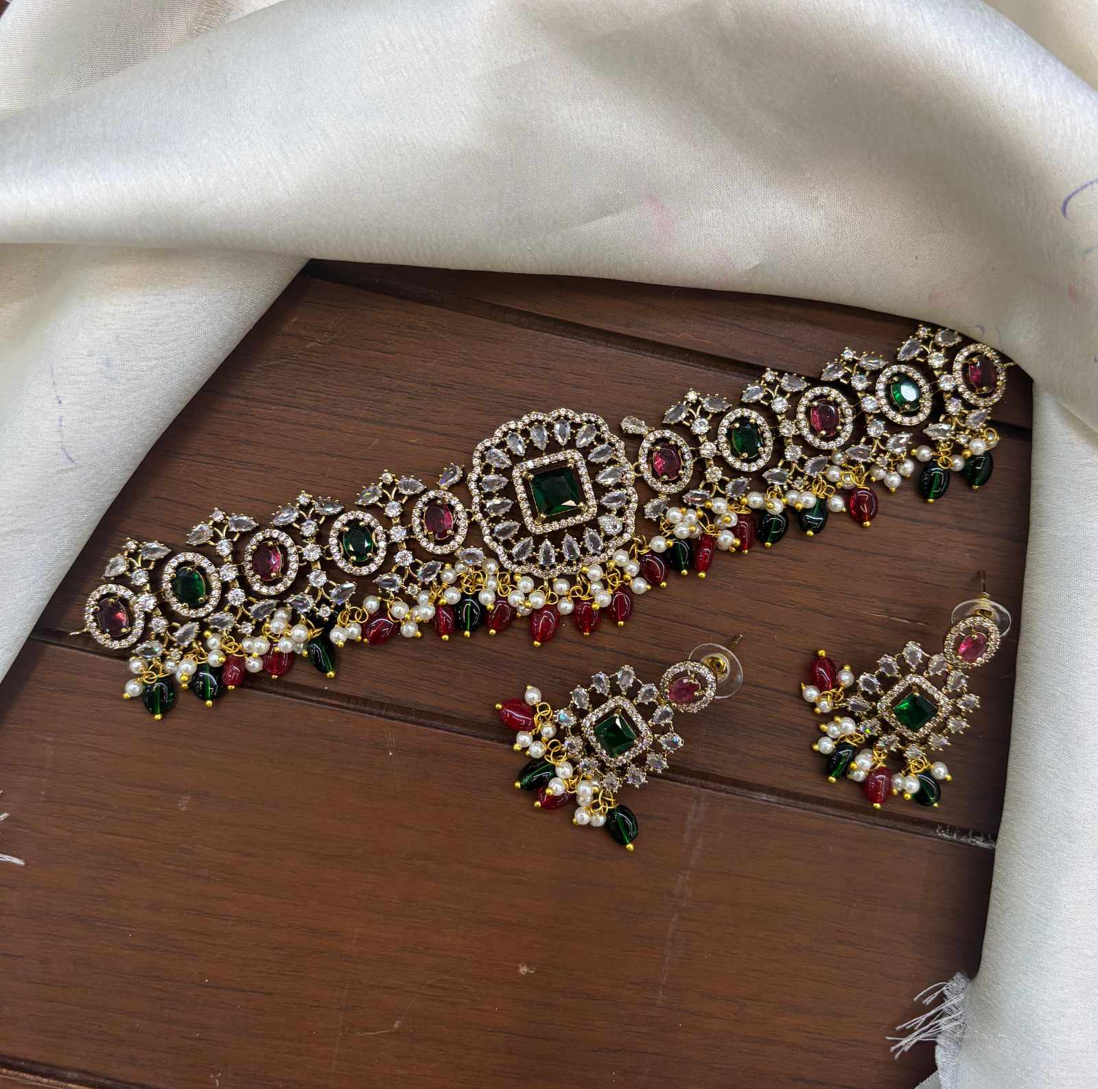 victoria-polish-ad-stone-choker-set