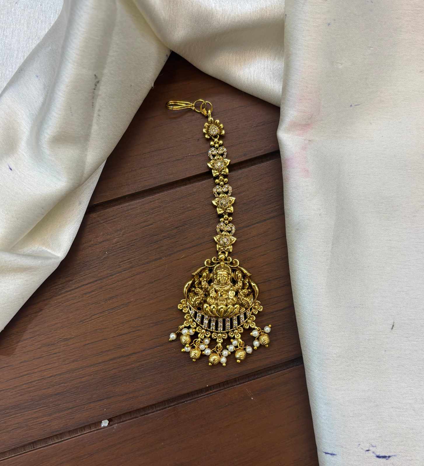 antique-finish-ad-stone-lakshmi-chutti