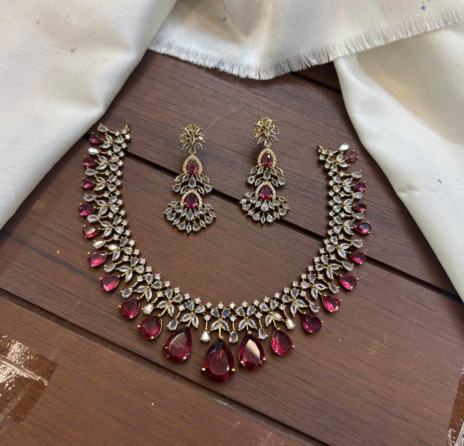 mehndi-polish-ad-stone-rain-drop-necklace-set
