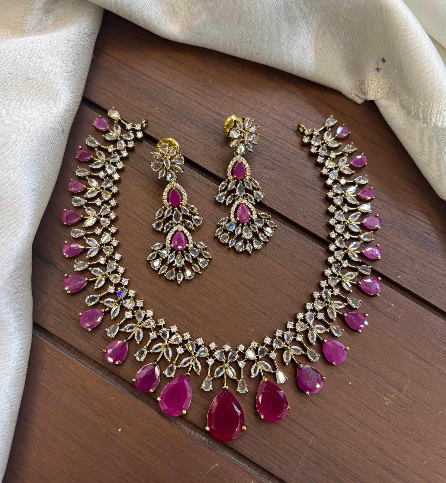 mehndi-polish-ad-stone-rain-drop-necklace-set