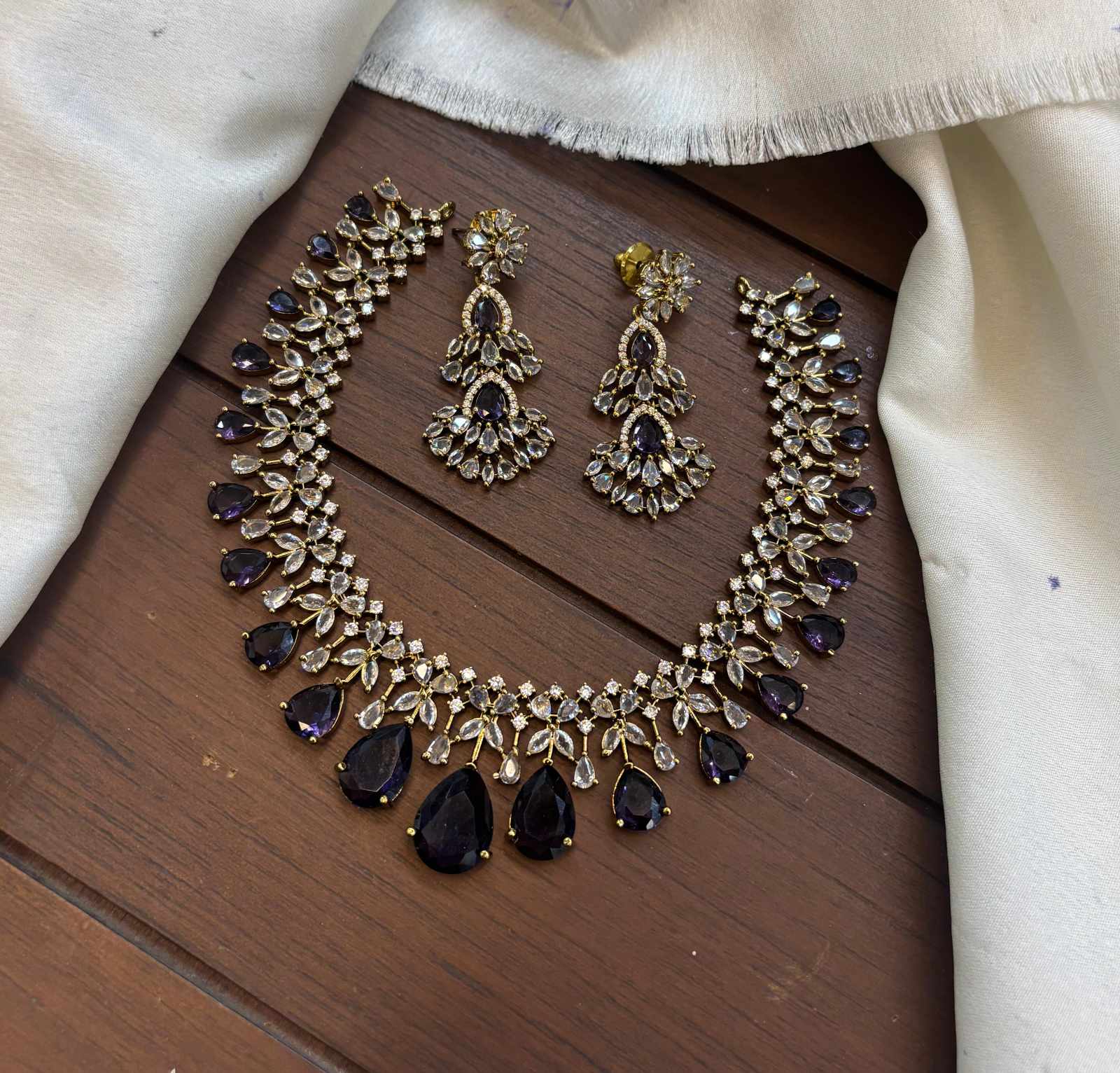 mehndi-polish-ad-stone-rain-drop-necklace-set