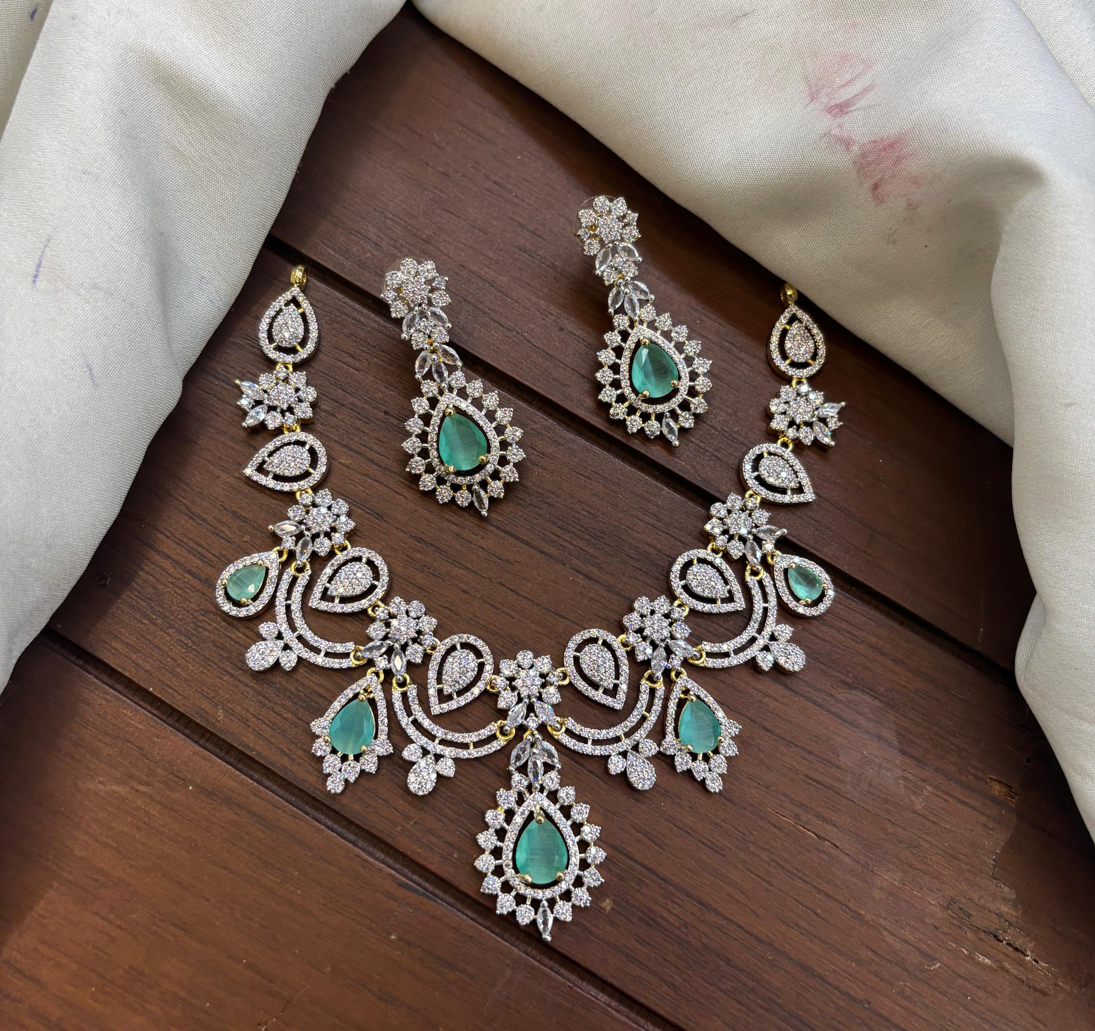 silver-polish-ad-stone-necklace-set