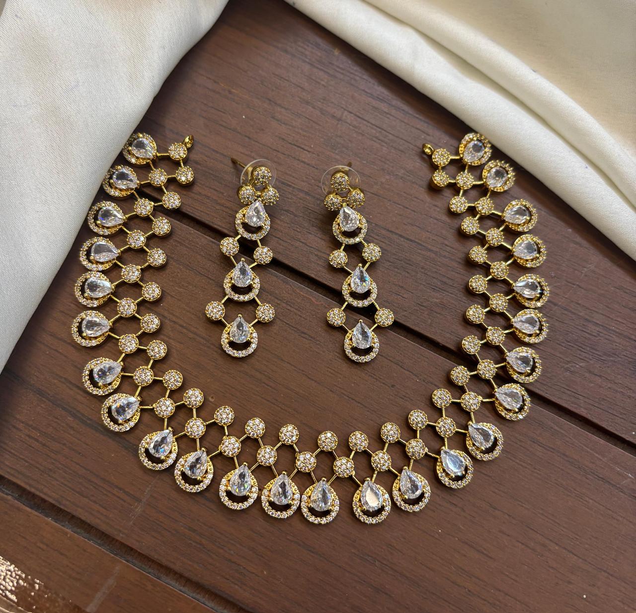 matt-finish-ad-stone-necklace-set