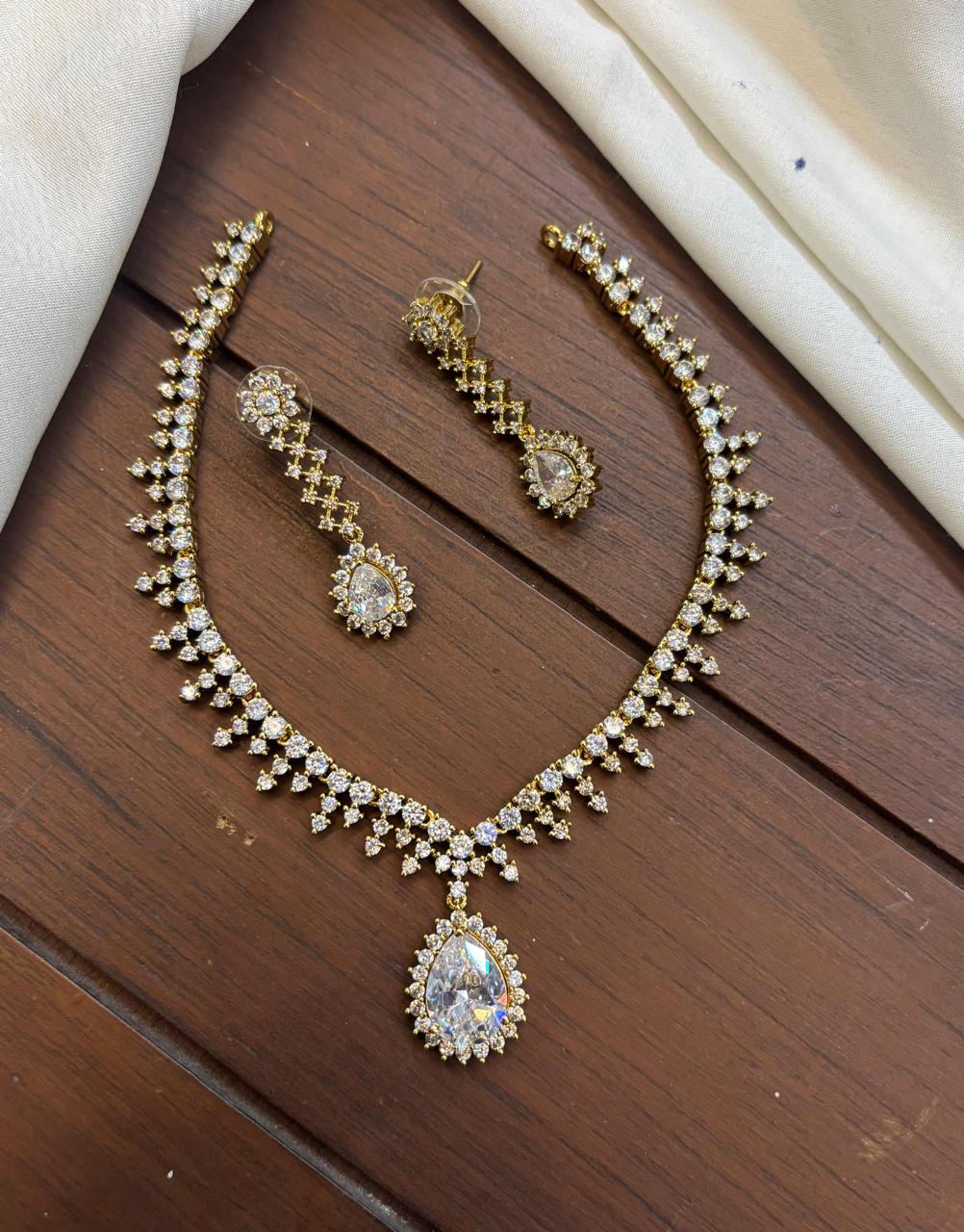 matt-finish-ad-stone-victorian-design-necklace-set