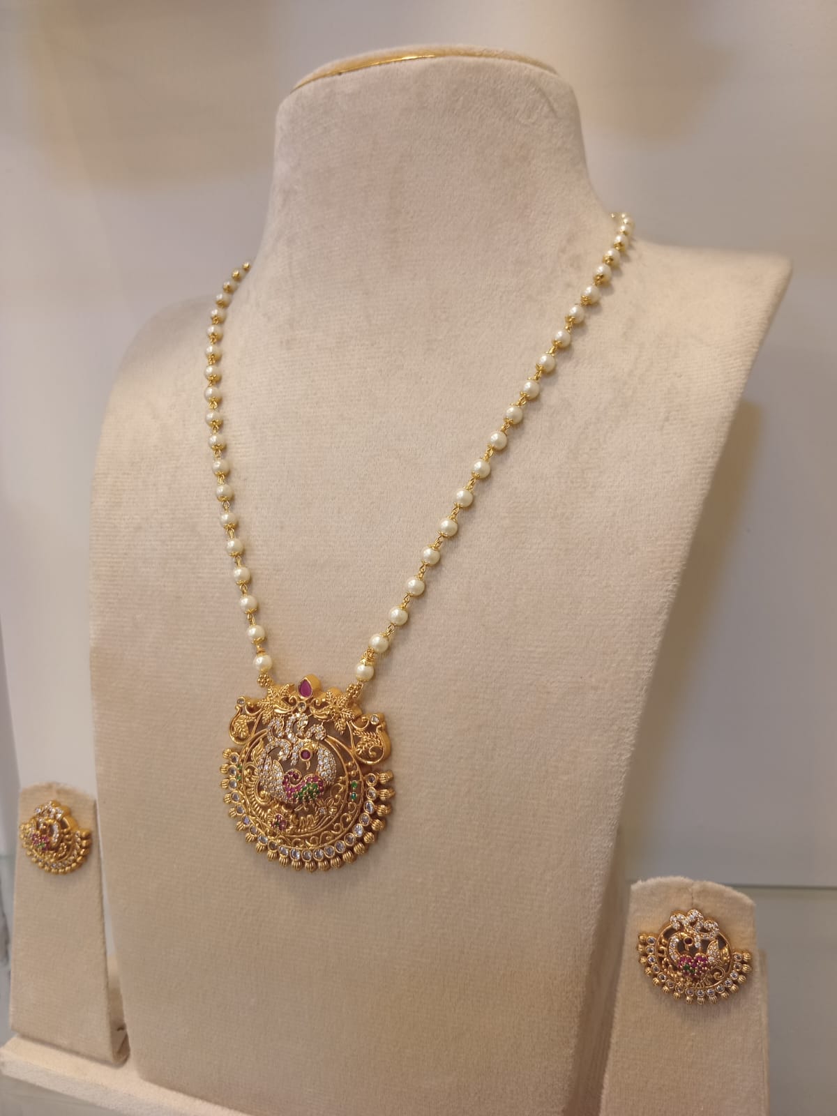 ad-stone-peacock-pendant-pearl-long-chain