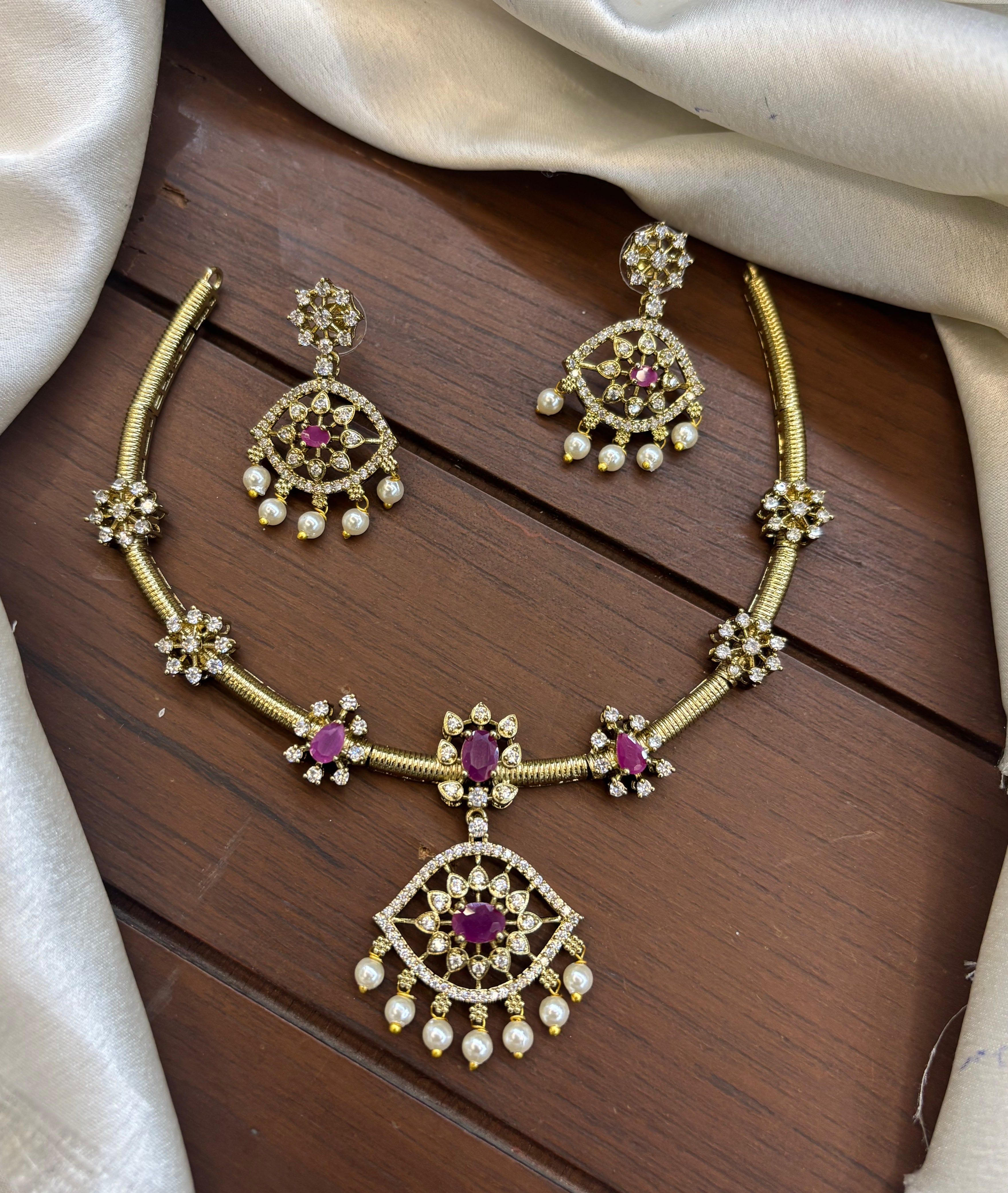 mehndi-polish-ad-stone-necklace-set