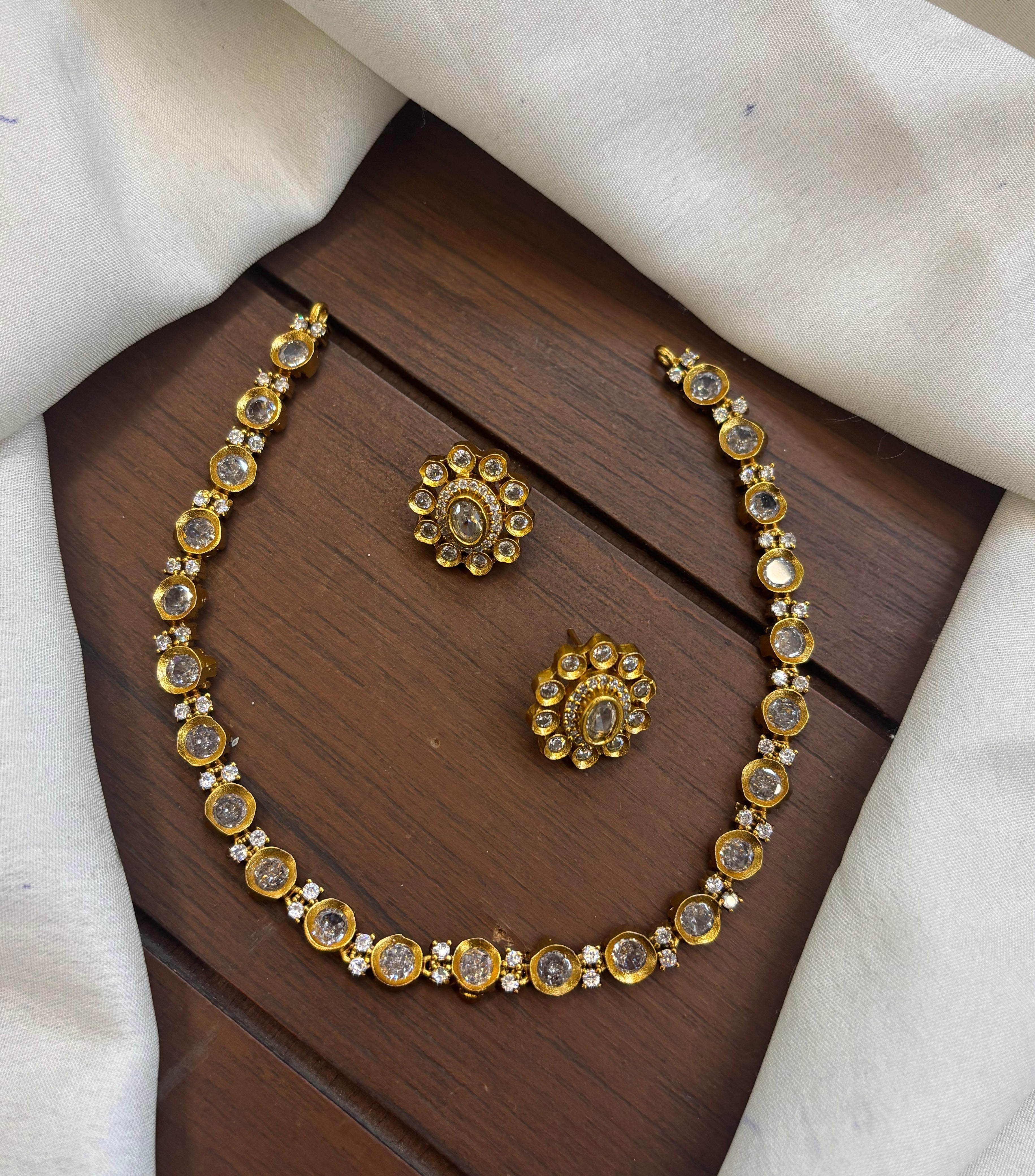 matt-finish-ad-stone-necklace-set